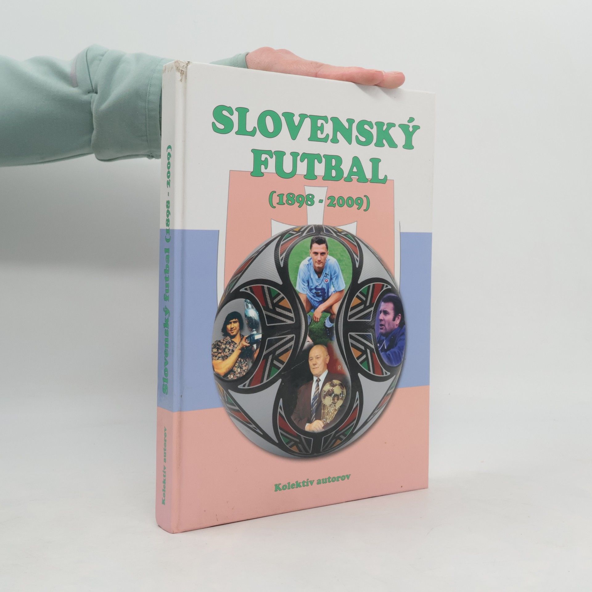 Slavomír Ondrejička Slovenský futbal (1898-2009)