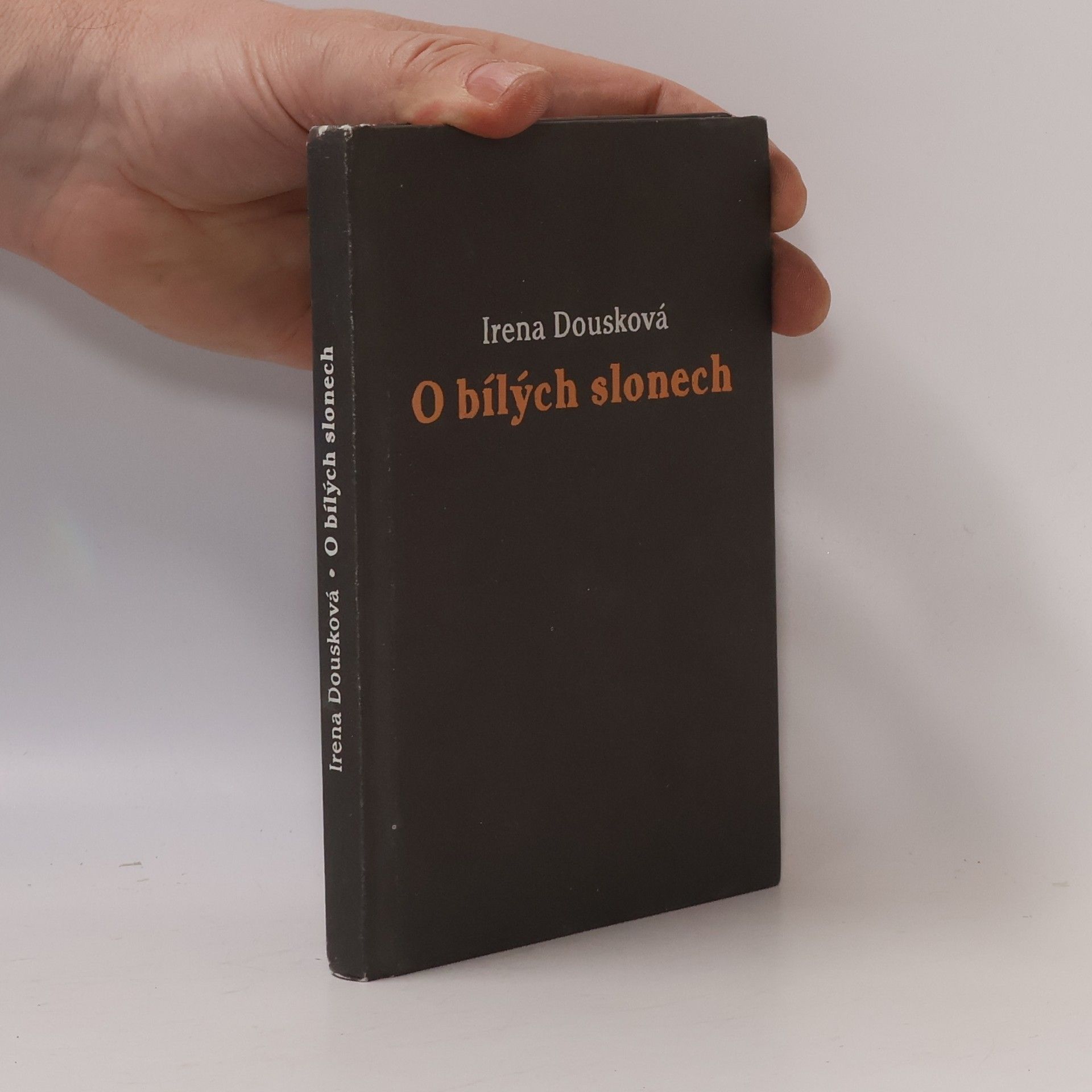 O bílých slonech