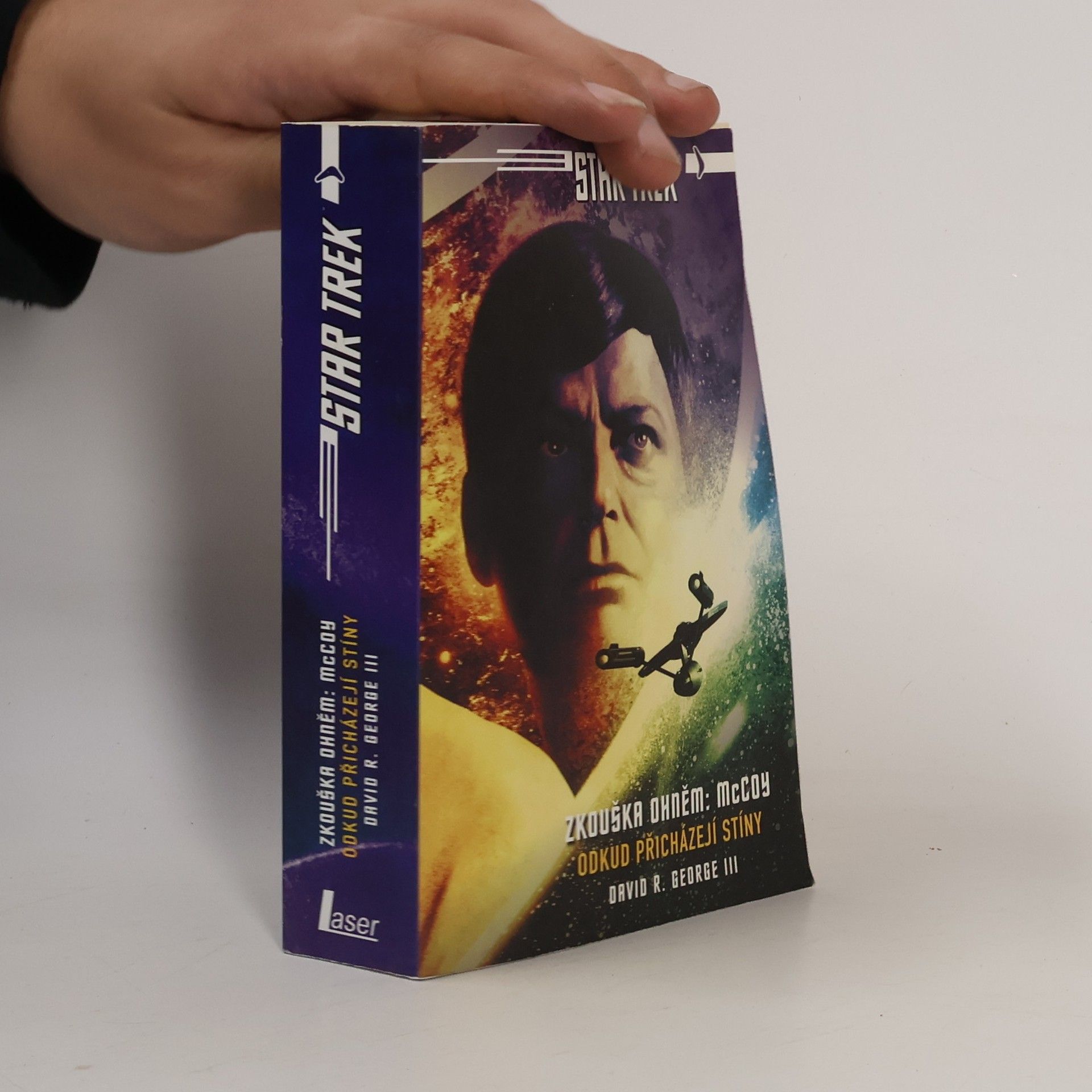 David R. George III. McCoy: Odkud přicházejí stíny