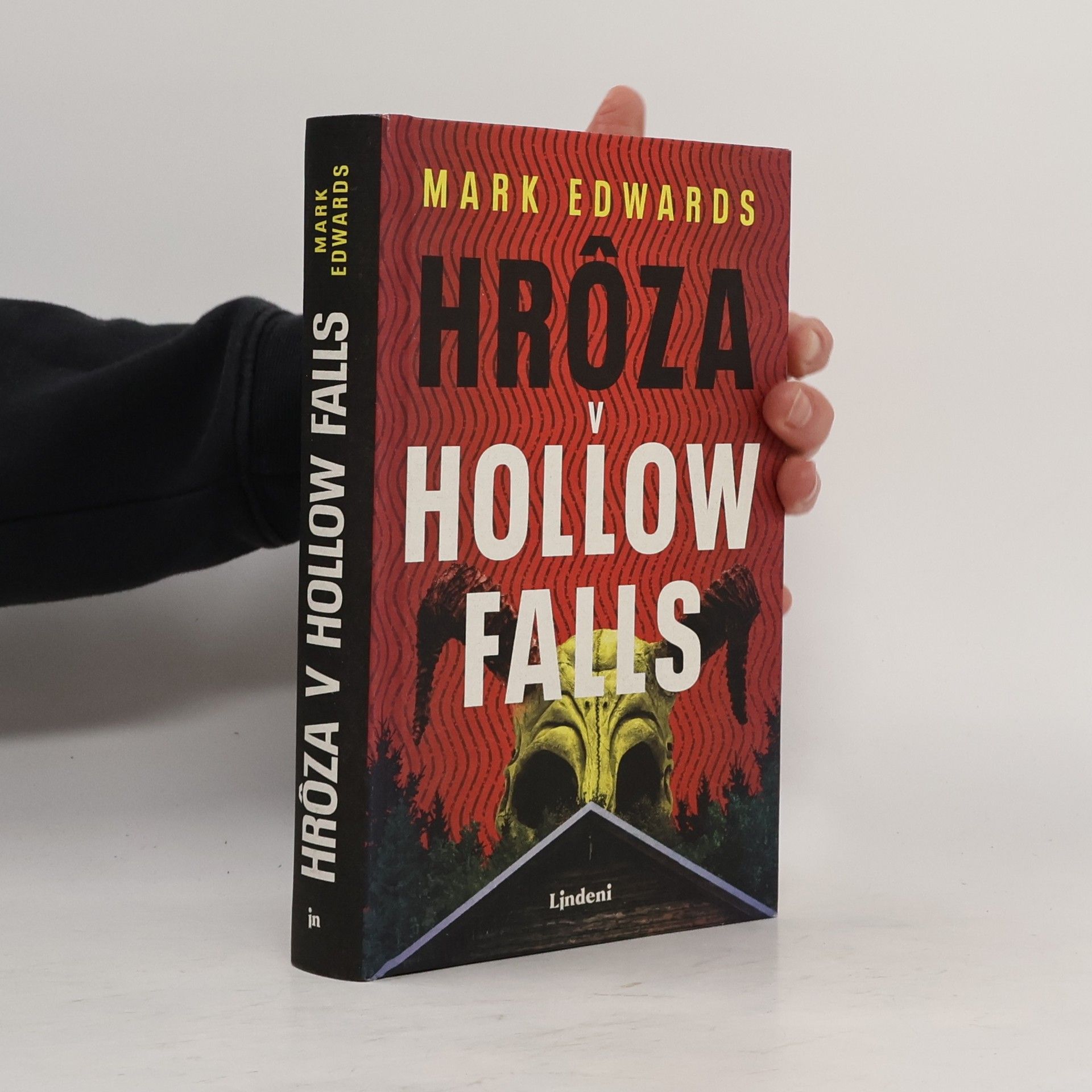 Mark Edwards Hrôza v Hollow Falls