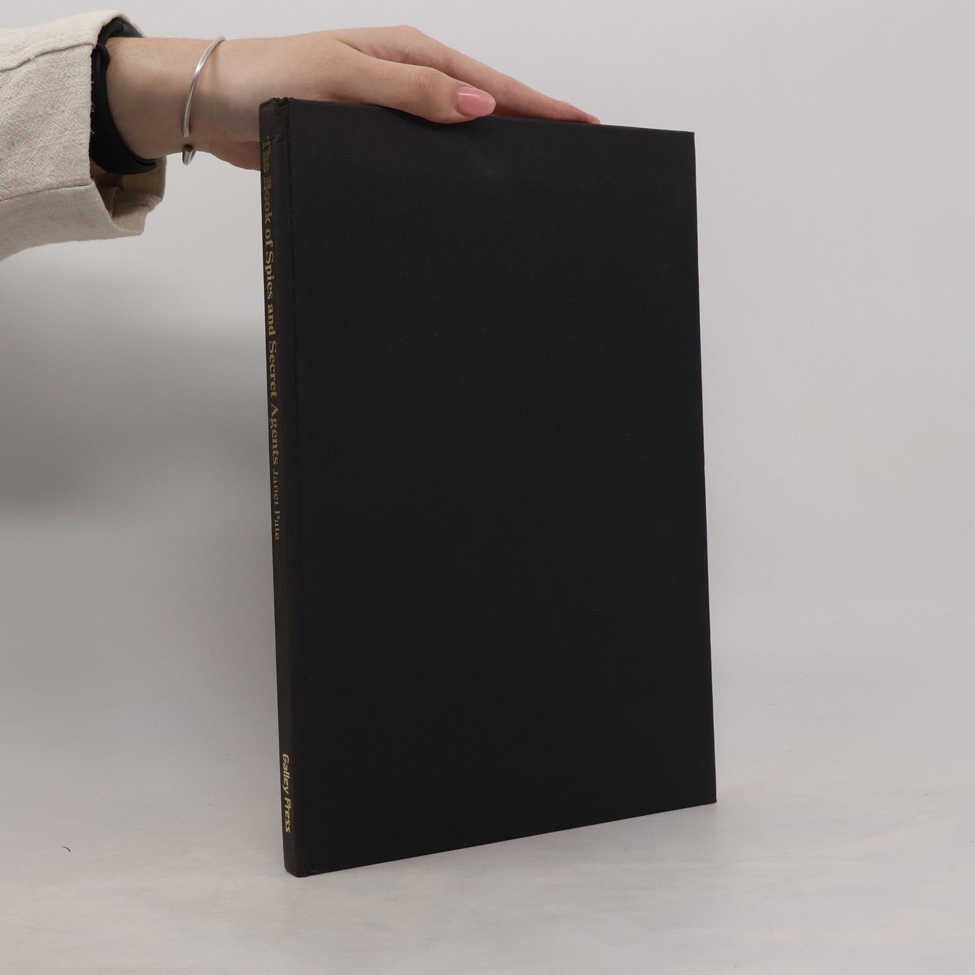 Janet Pate The book of Spies and Secret Agents