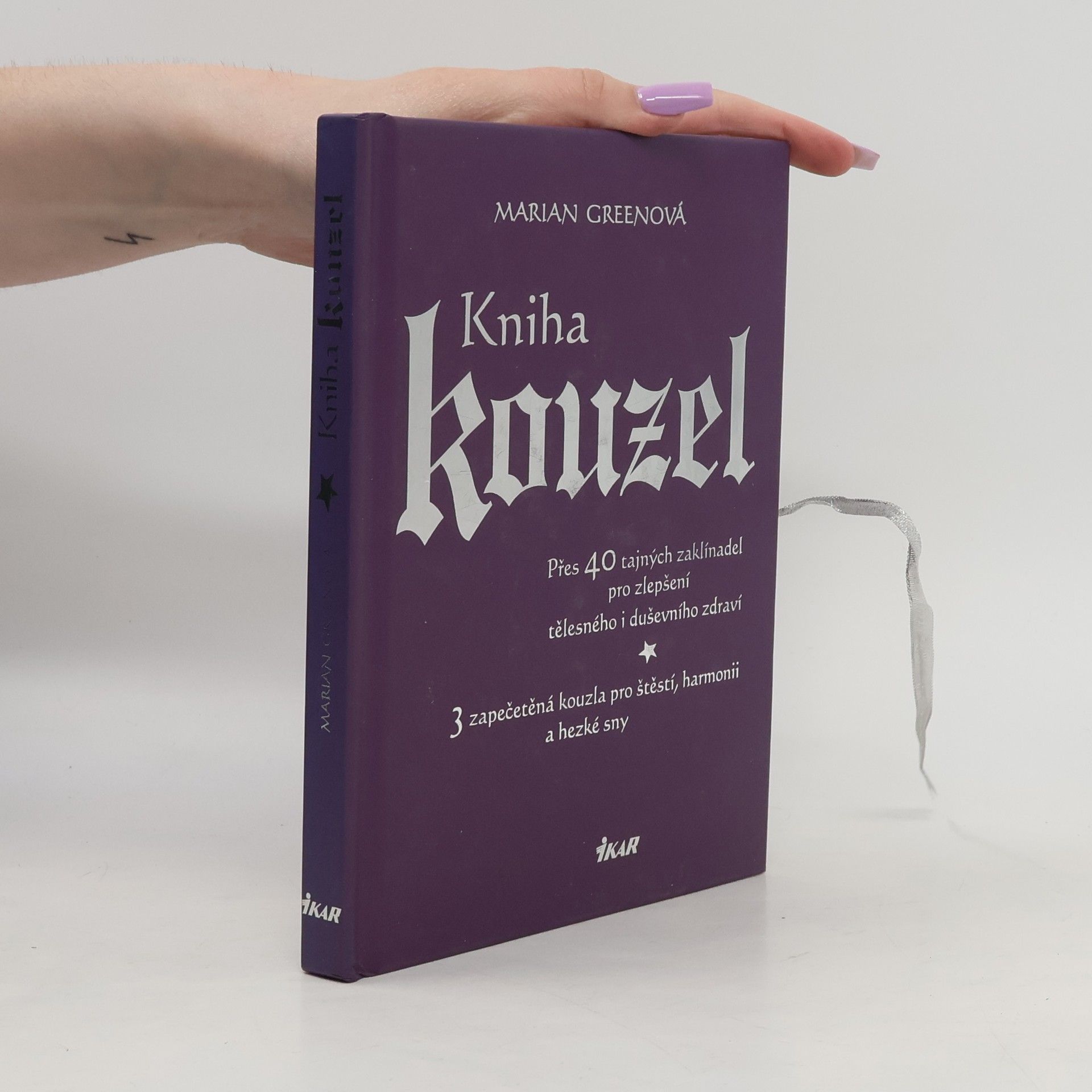Marian Green Kniha kouzel. Přes 40 tajných zaklínadel pro zlepšení tělesného i duševního zdraví