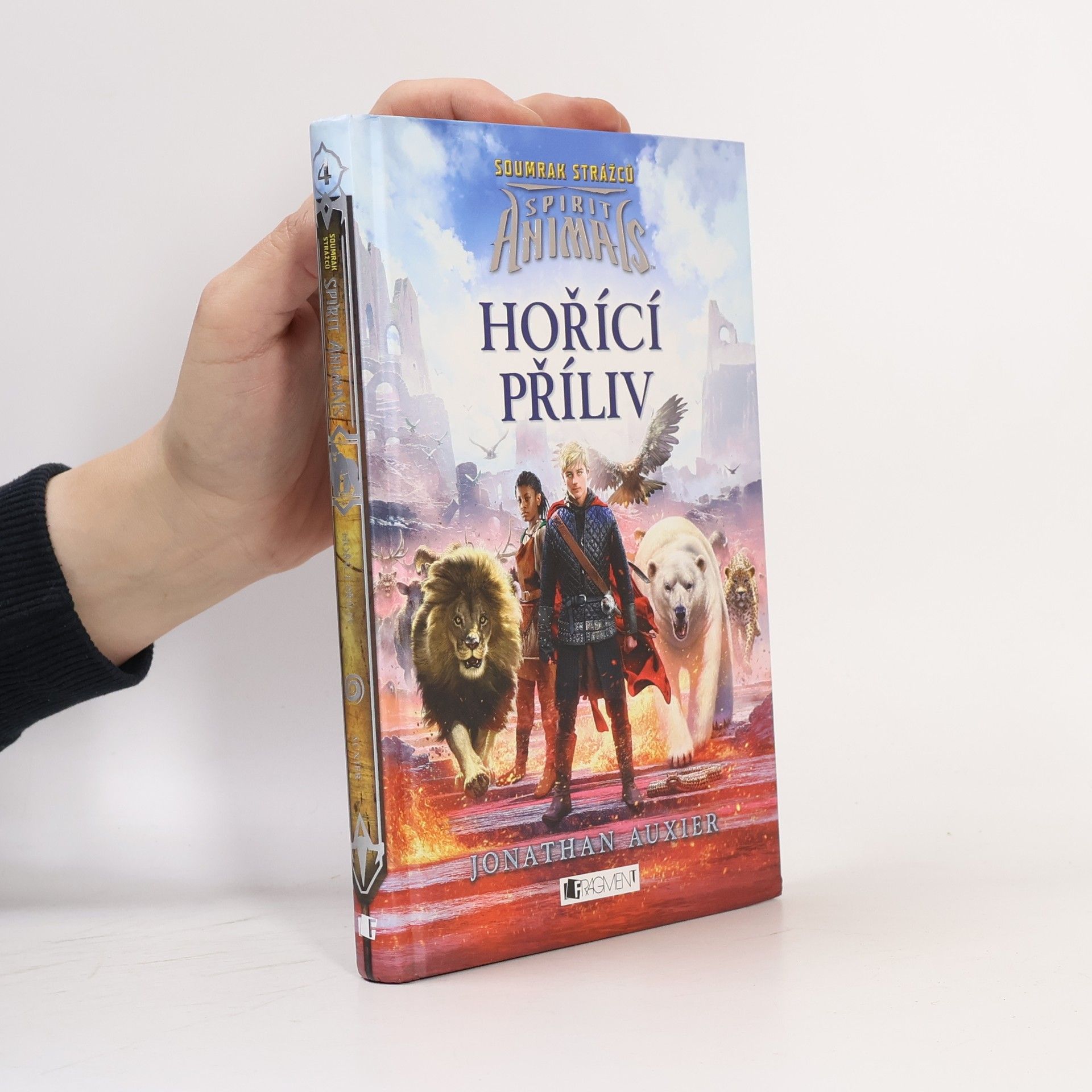 Jonathan Auxier Hořící příliv