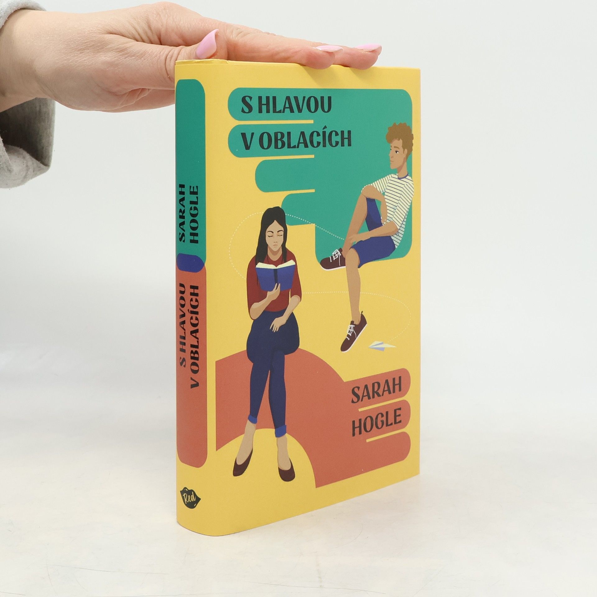 Sarah Hogle S hlavou v oblacích