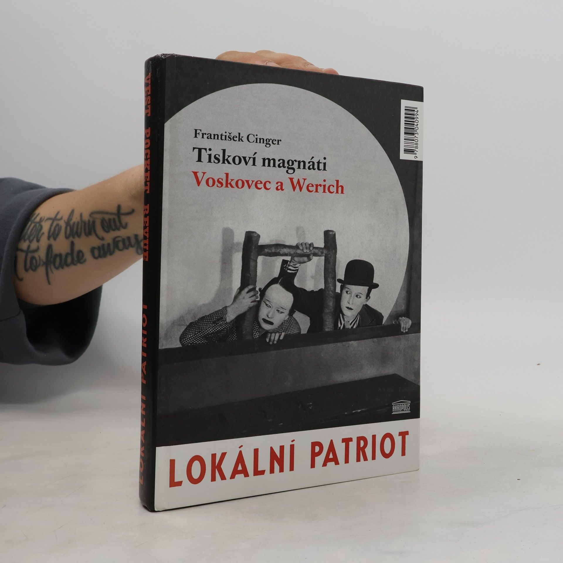František Cinger Tiskoví magnáti Voskovec a Werich. Vest pocket revue. Lokální patriot. (2 díla v jednom svazku)