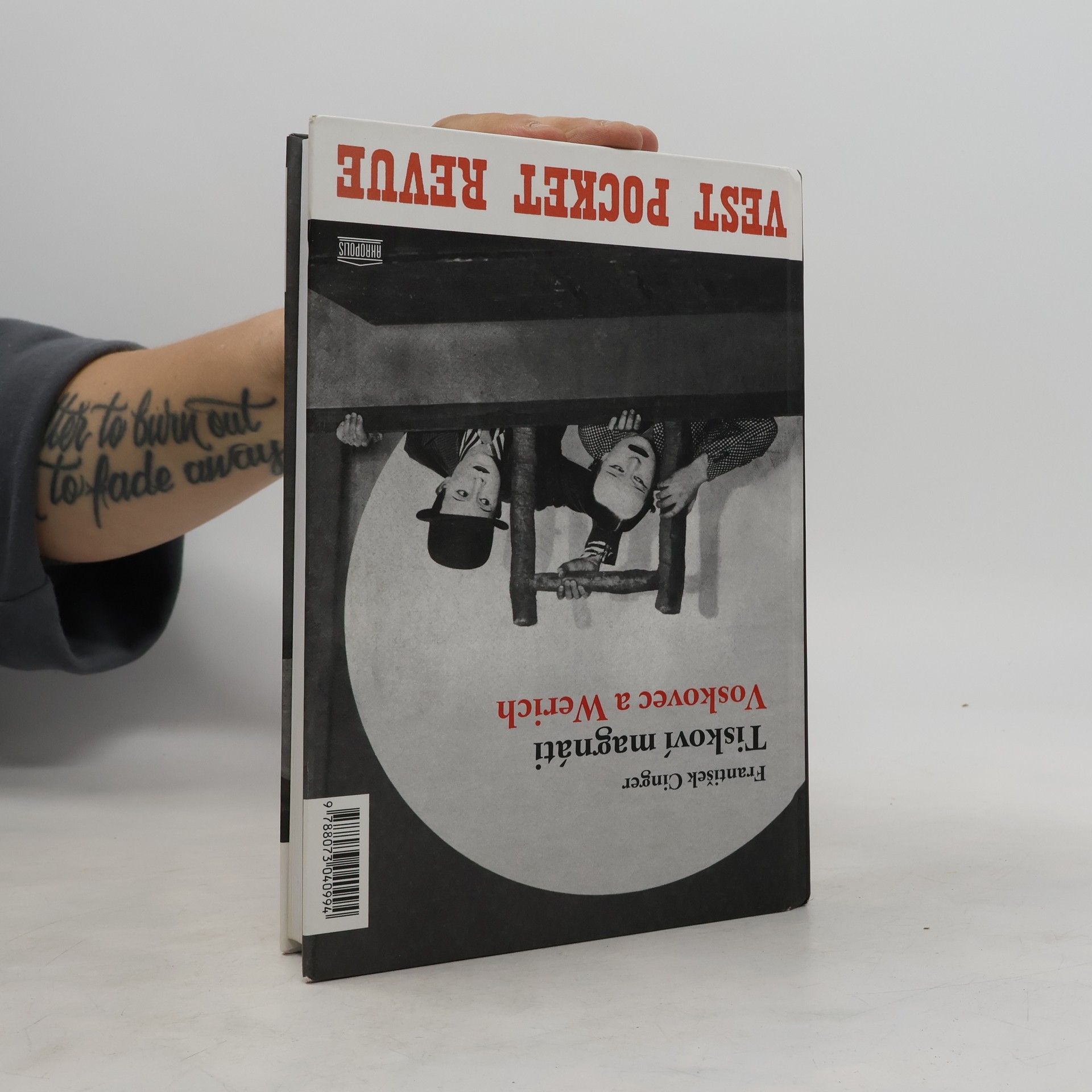František Cinger Tiskoví magnáti Voskovec a Werich. Vest pocket revue. Lokální patriot. (2 díla v jednom svazku)