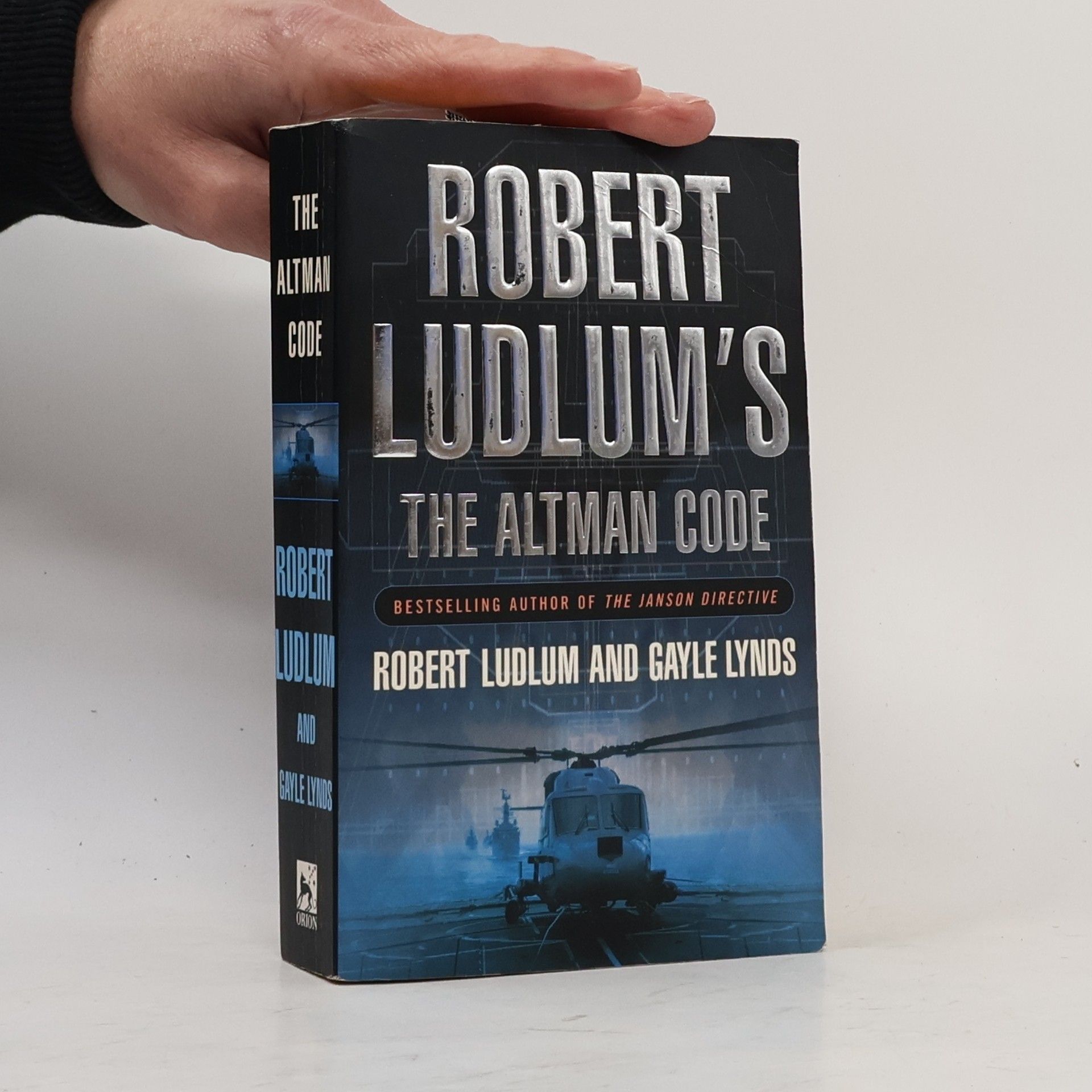 Gayle Lynds Robert Ludlum's The Altman code : a covert-one novel
