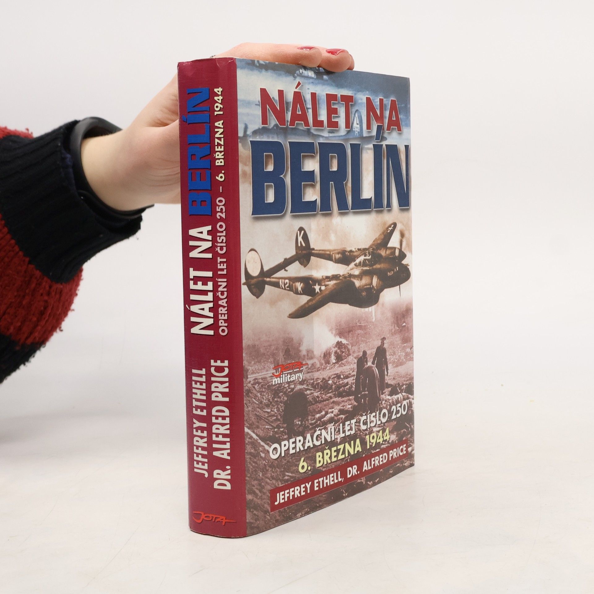 Jeffrey L. Ethell Nálet na Berlín