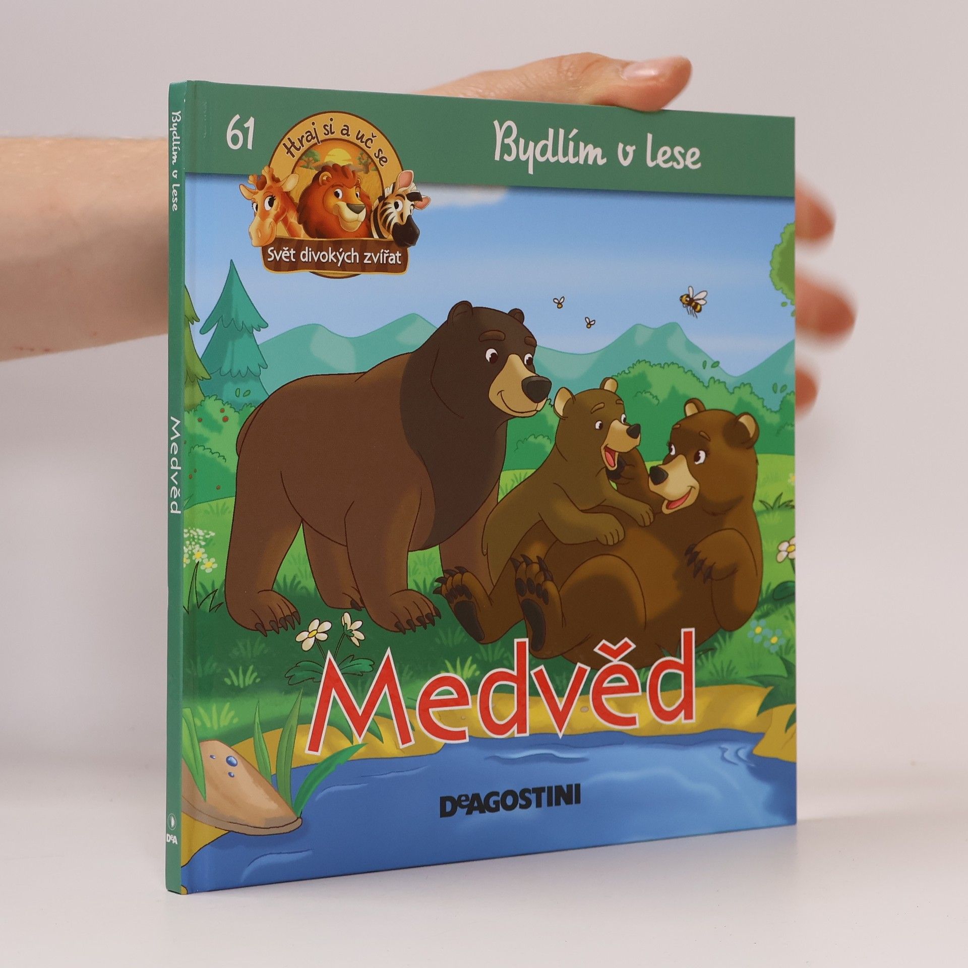 Various authors Bydlím v lese 61. Medvěd