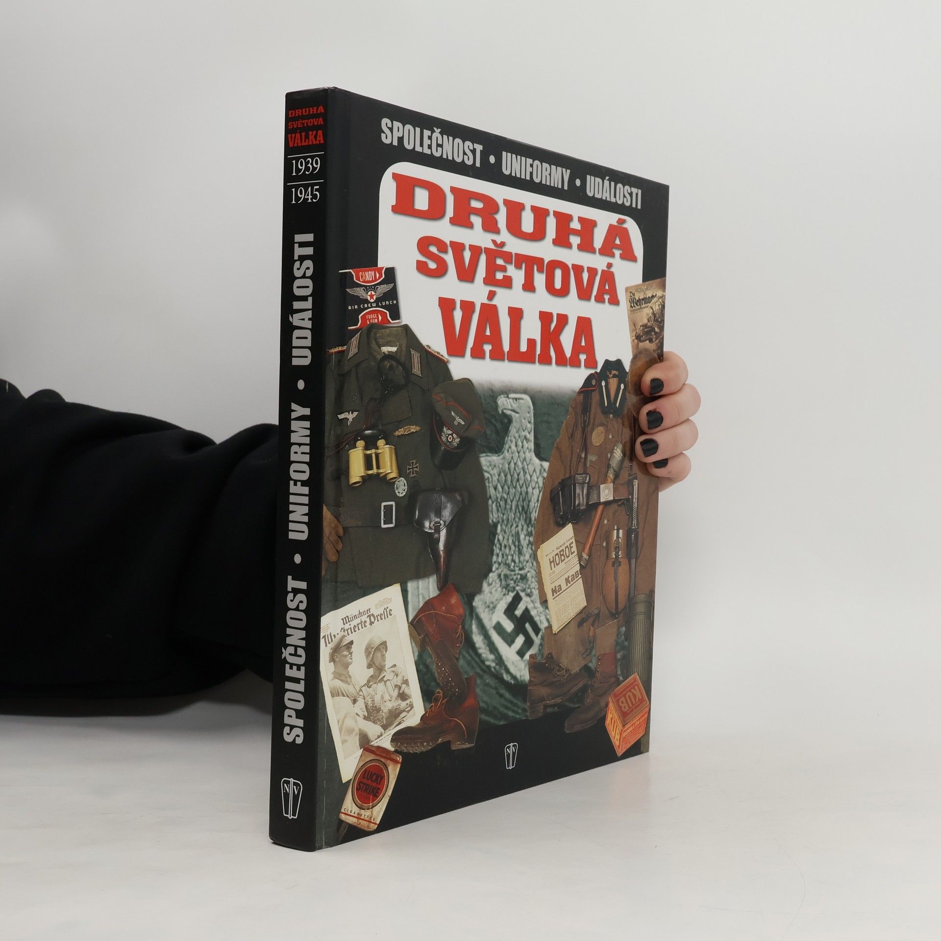 Petr Tůma Druhá světová válka : 1939-1945 : dobové předměty a uniformy