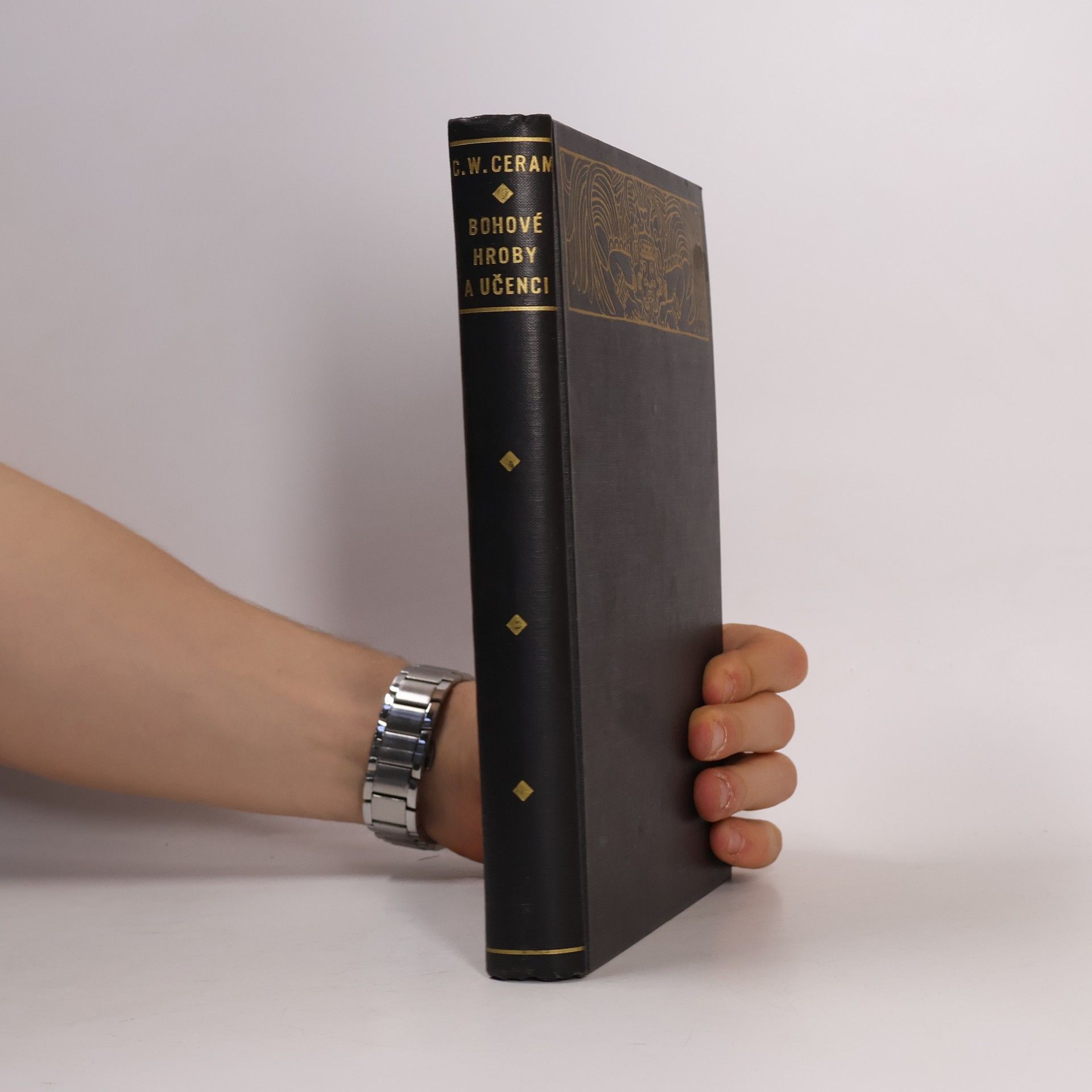 C. W. Ceram Bohové, hroby a učenci