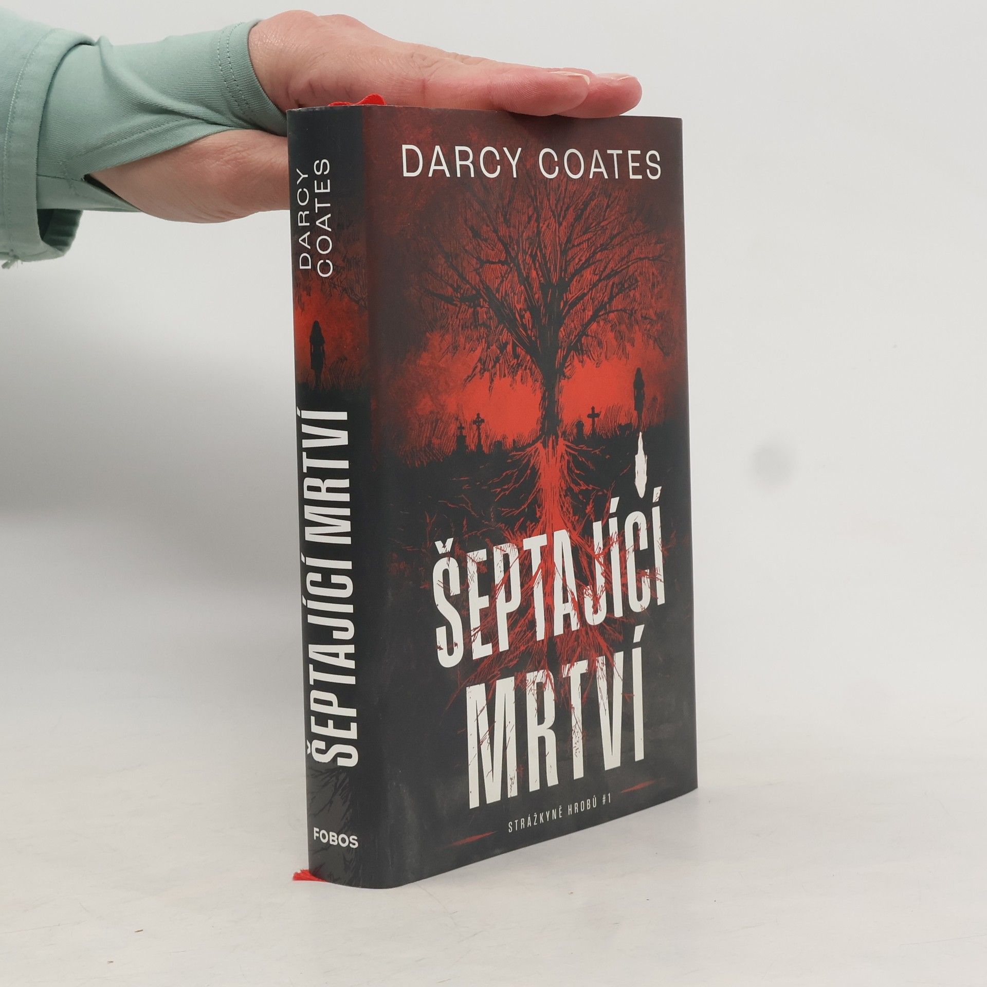 Darcy Coates Šeptající mrtví
