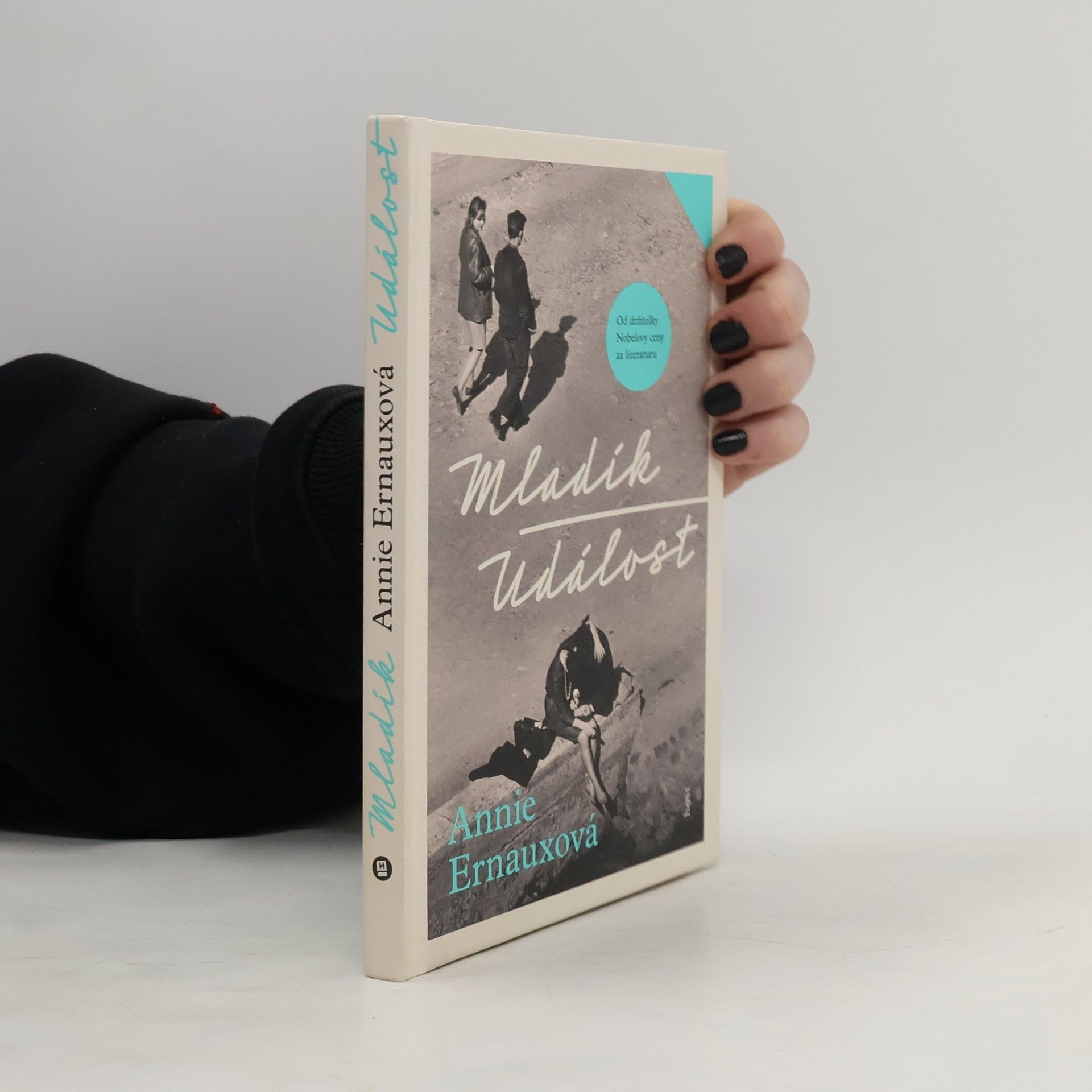 Annie Ernaux Mladík ; Událost