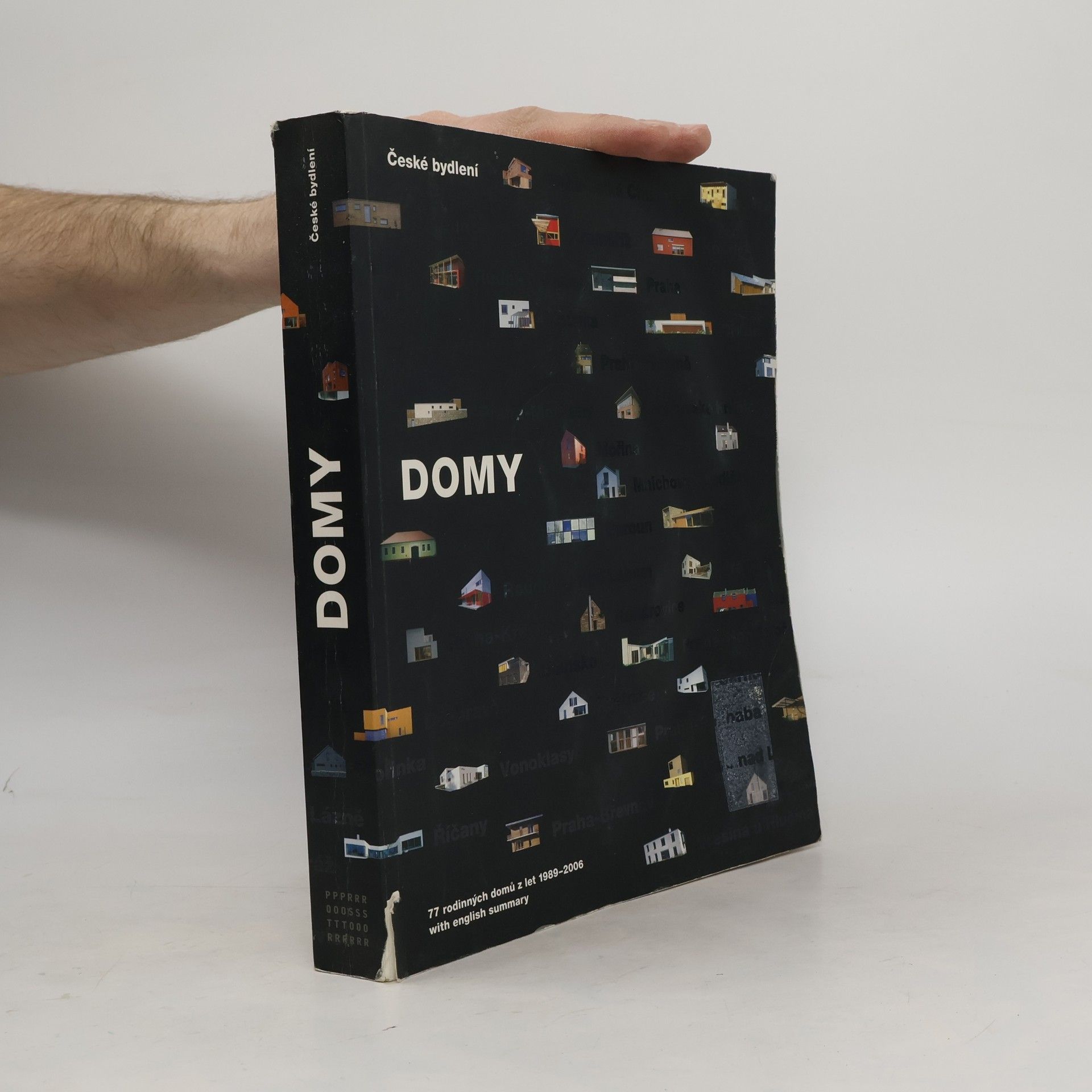 Domy : 77 rodinných domů z let 1989-2006