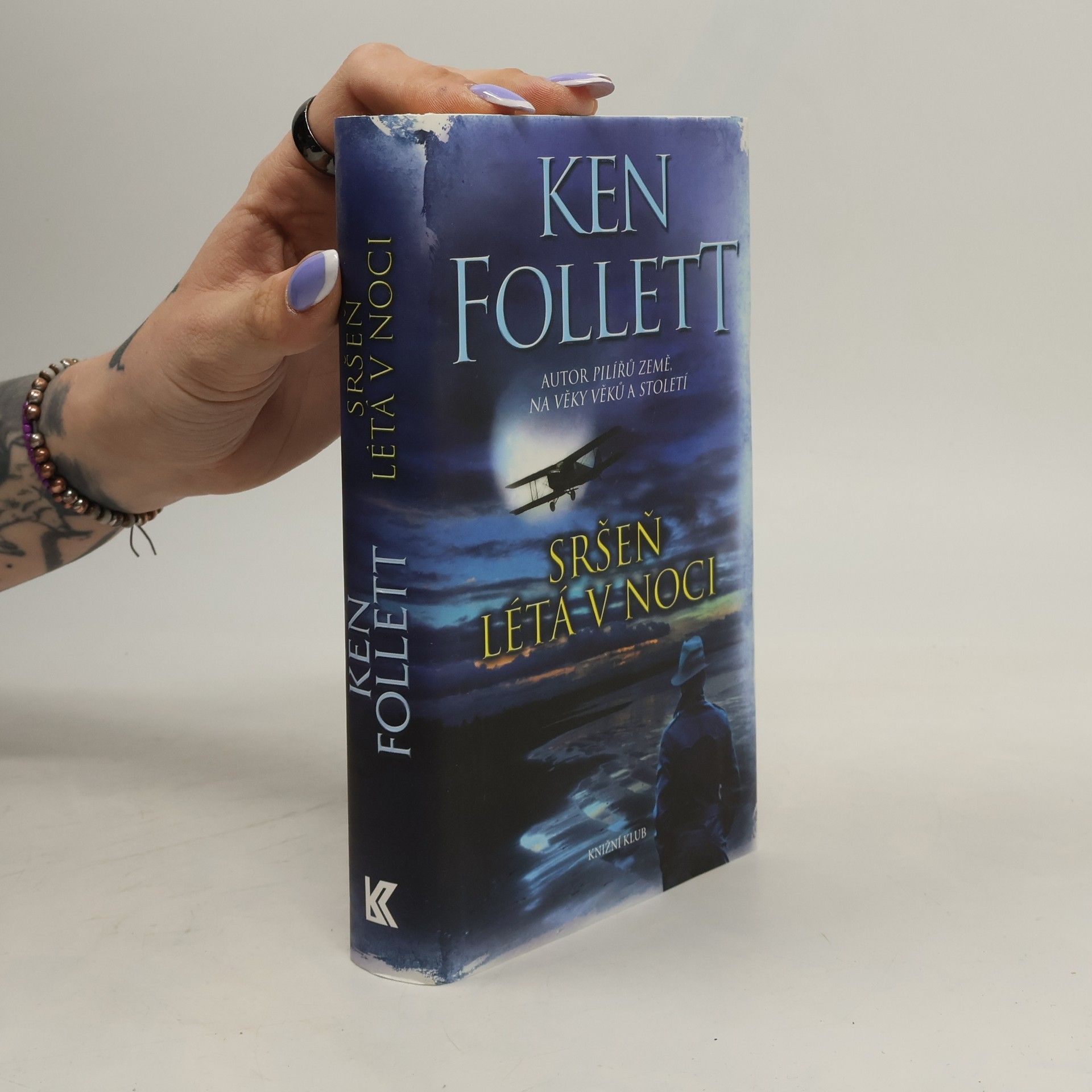 Ken Follett Sršeň létá v noci