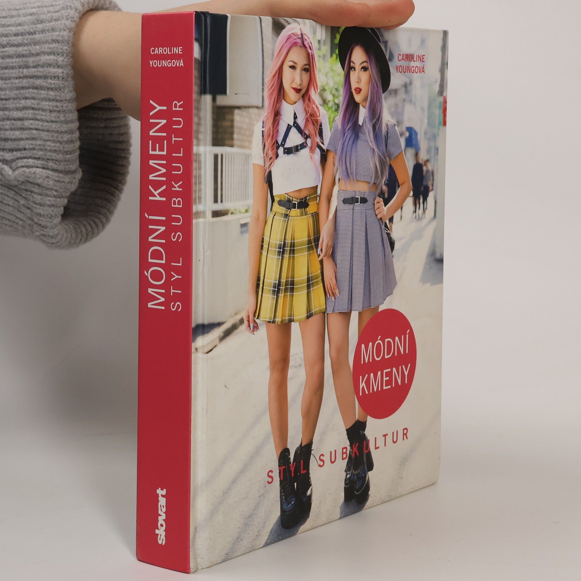 Caroline Young Módní kmeny