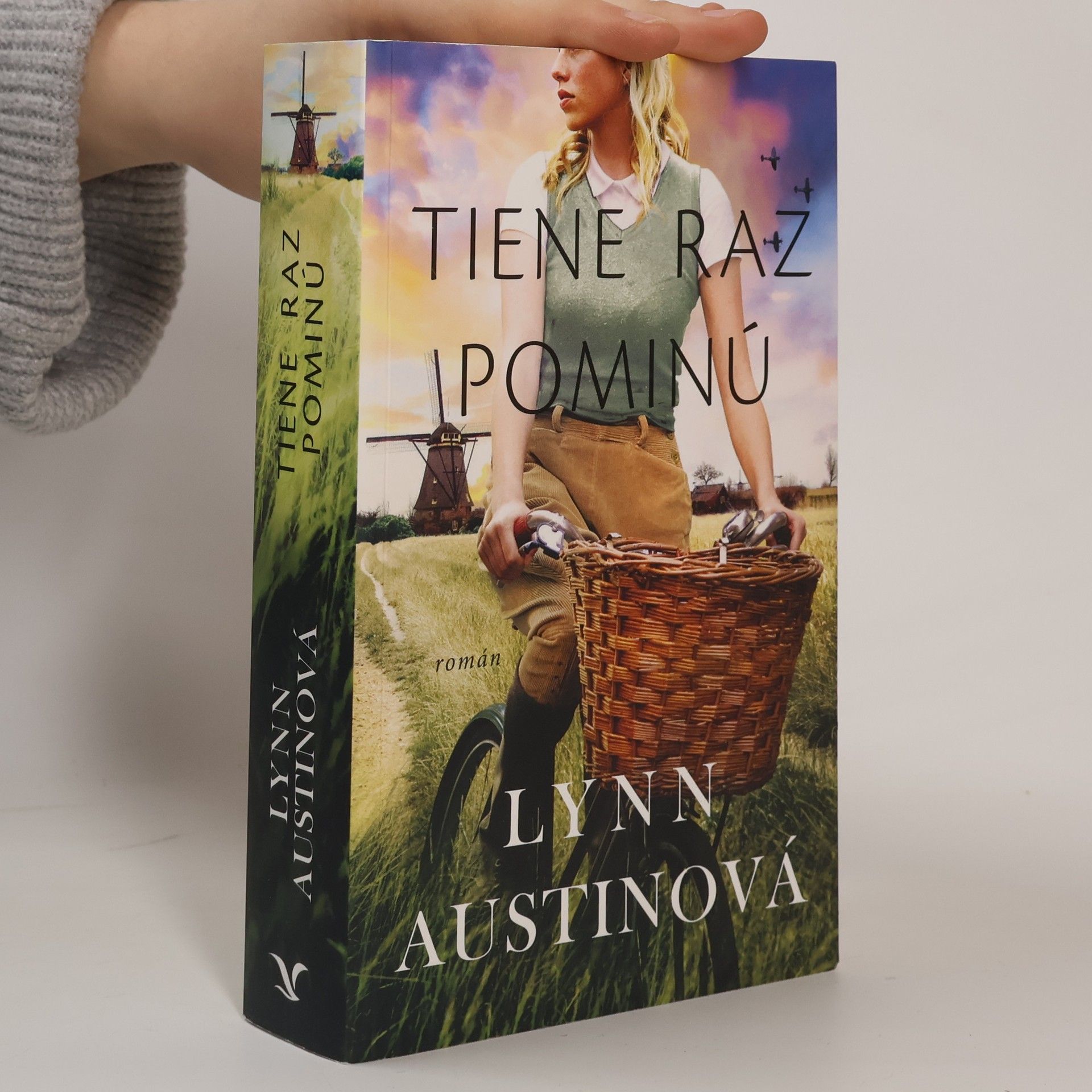 Lynn Austin Tiene raz pominú