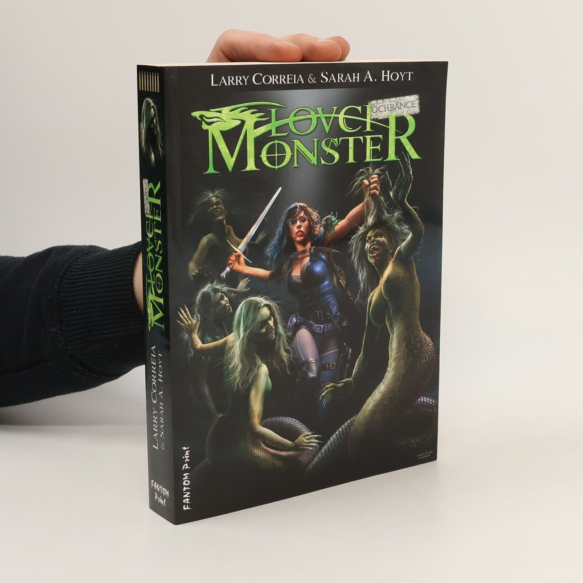 Larry Correia Lovci monster. Ochránce