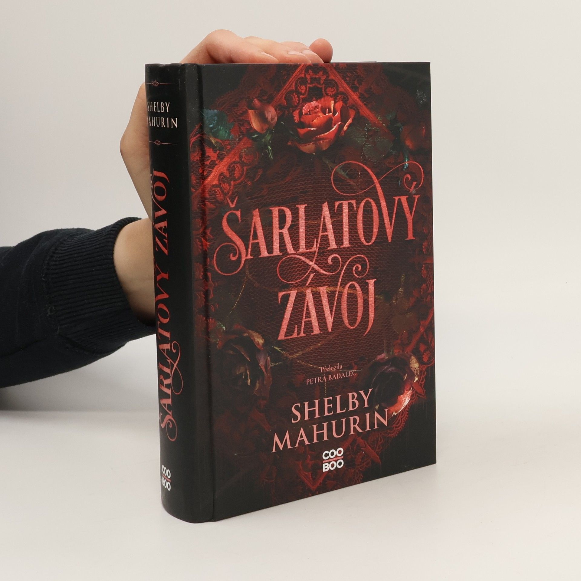 Shelby Mahurin Šarlatový závoj