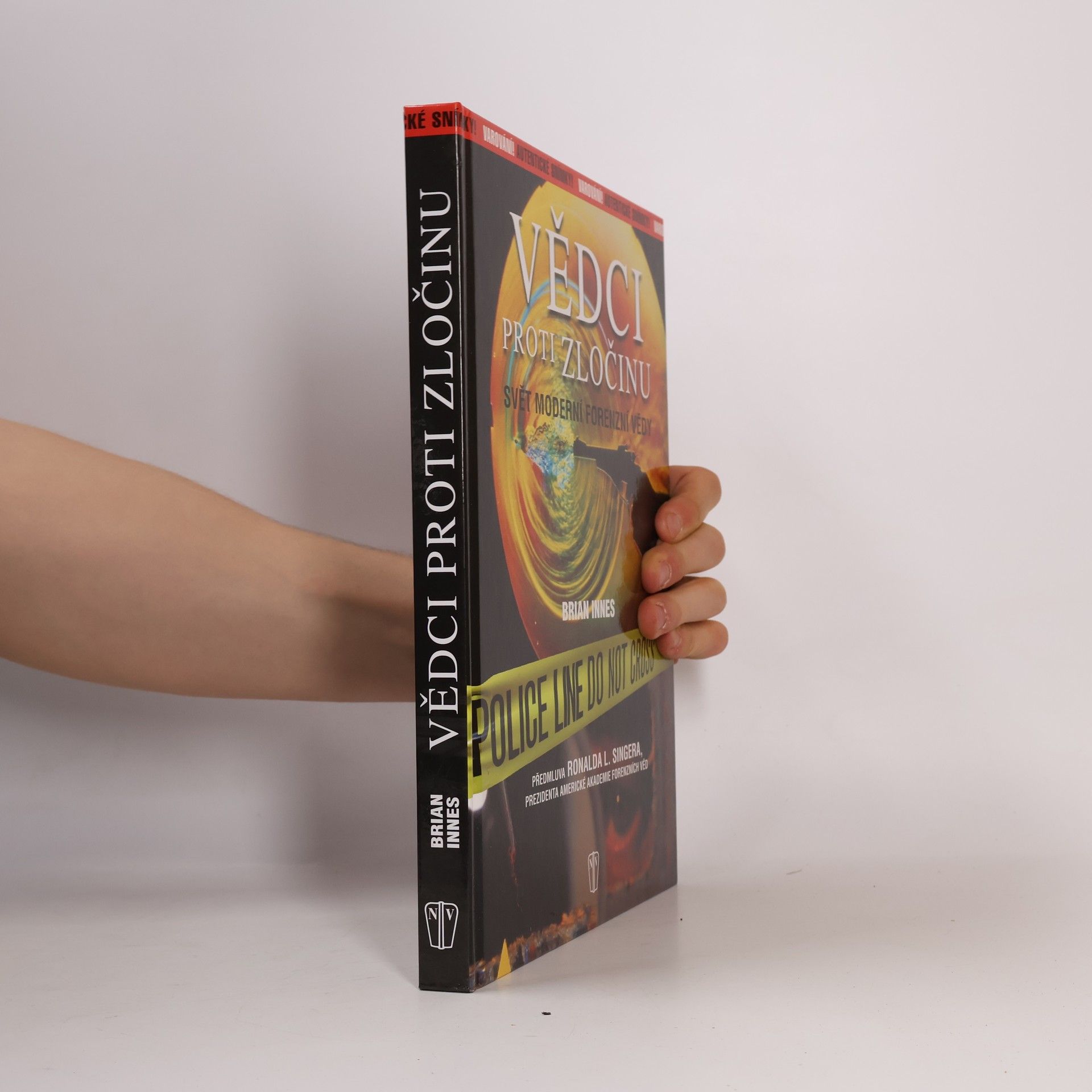 Brian Innes Vědci proti zločinu: Svět moderní forenzní vědy