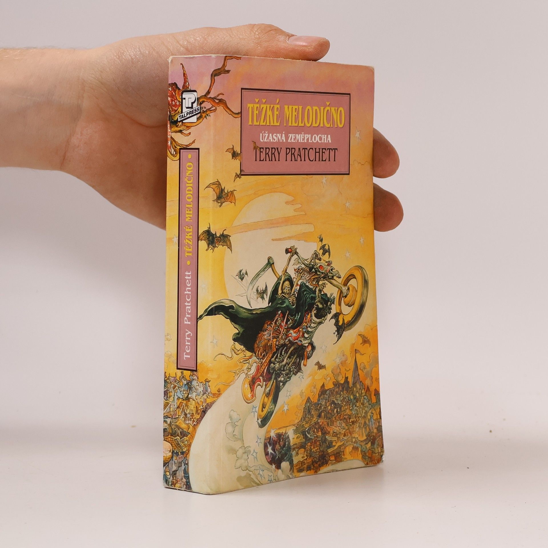 Terry Pratchett Těžké melodično