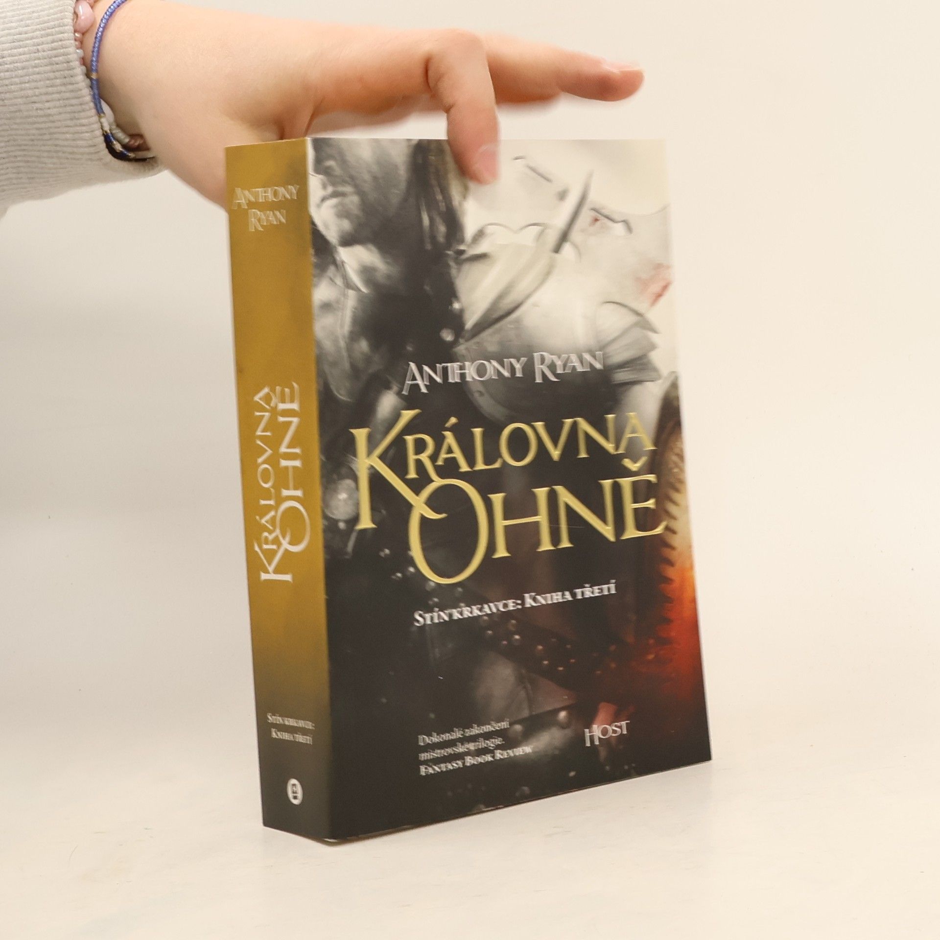 Anthony Ryan Královna ohně. Stín Krkavce. 3. díl