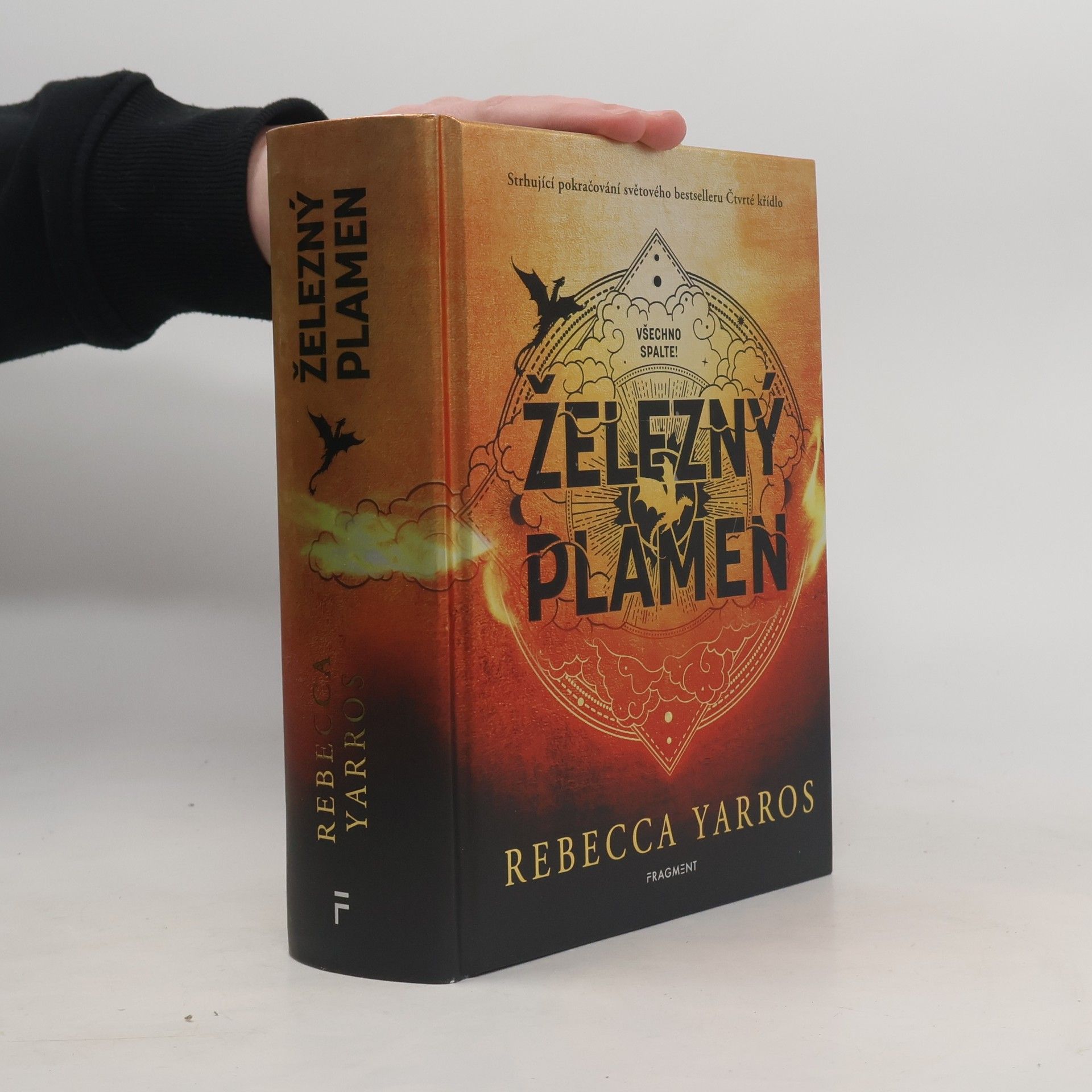Rebecca Yarros Železný plamen