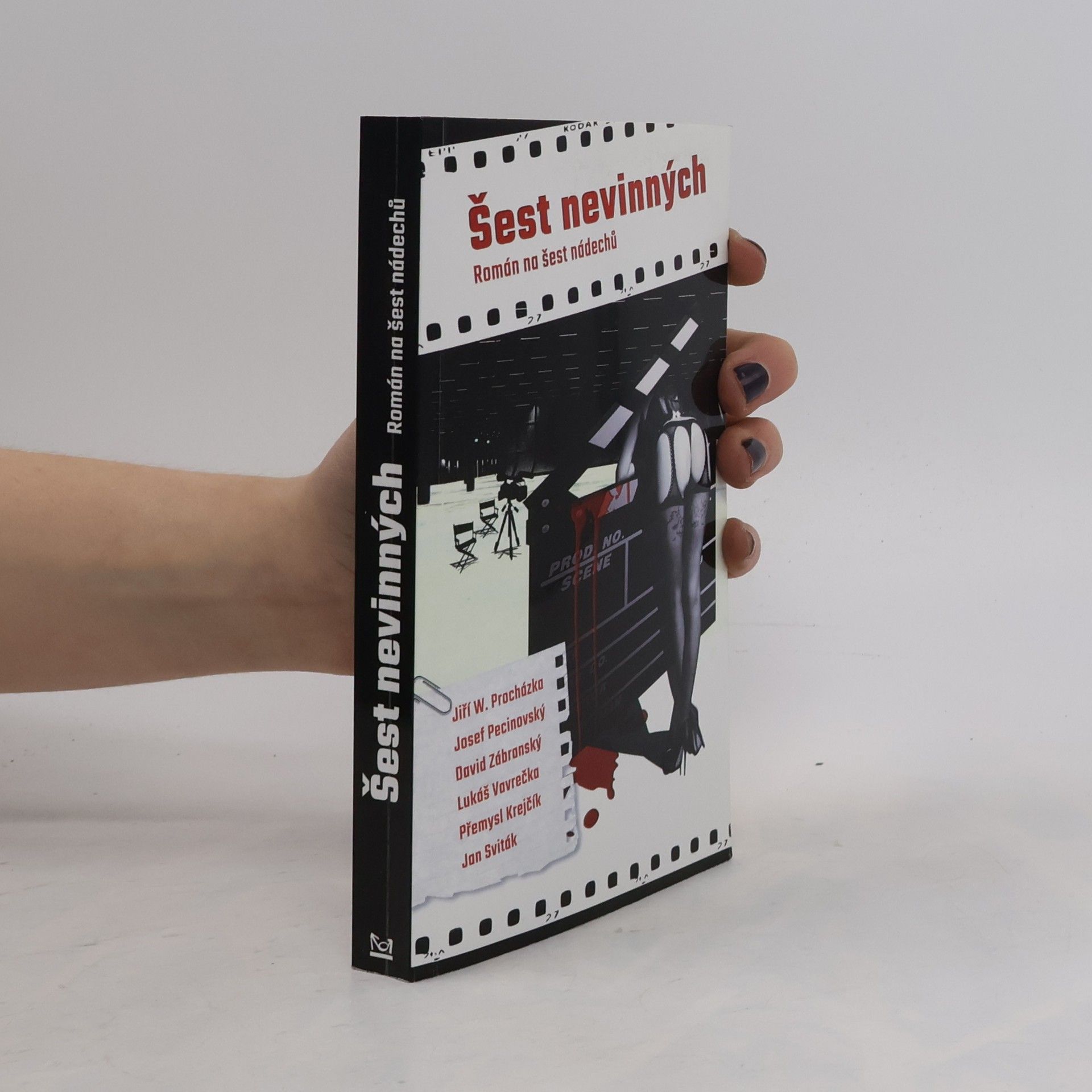 Autorenkollektiv Šest nevinných: román na šest nádechů