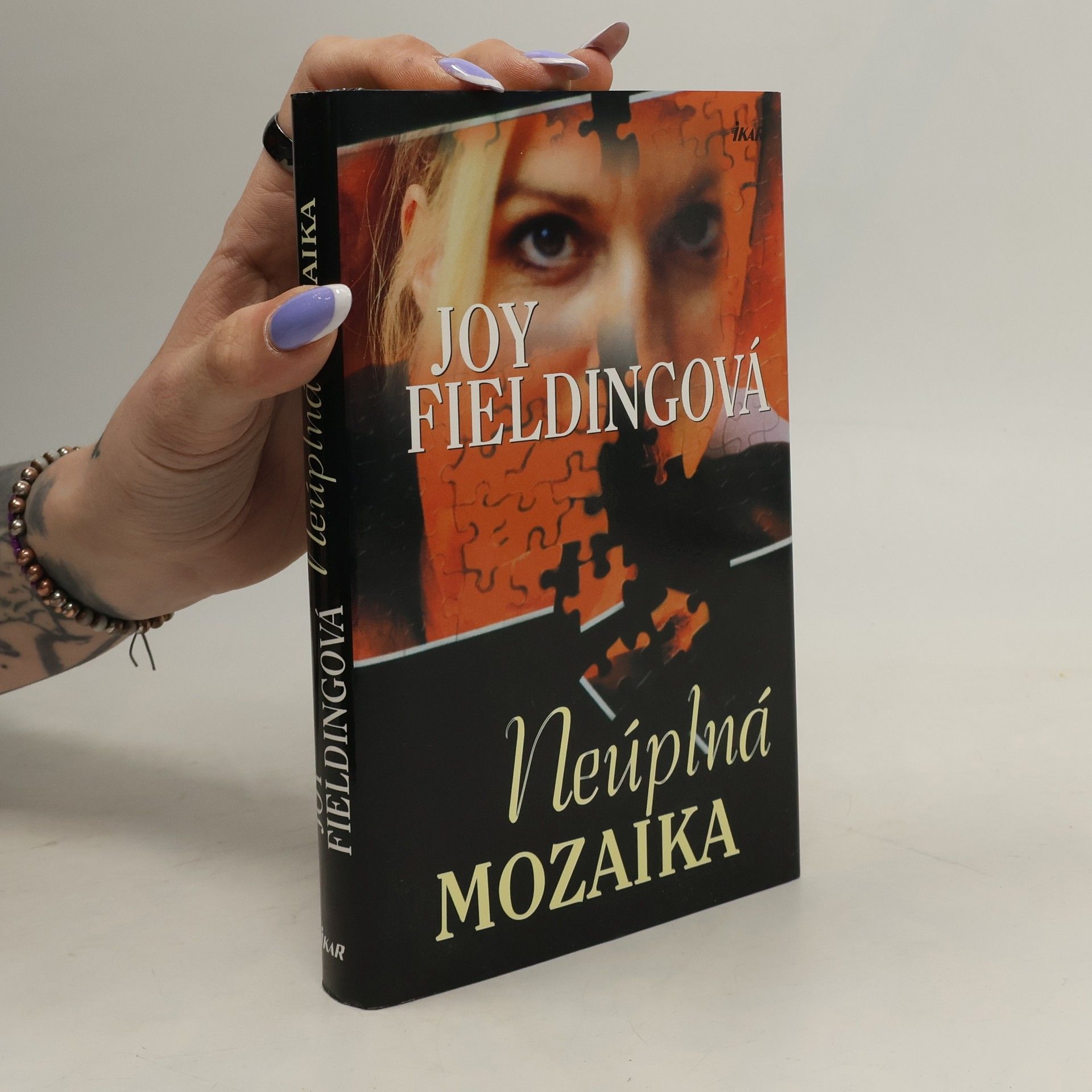 Joy Fielding Neúplná mozaika