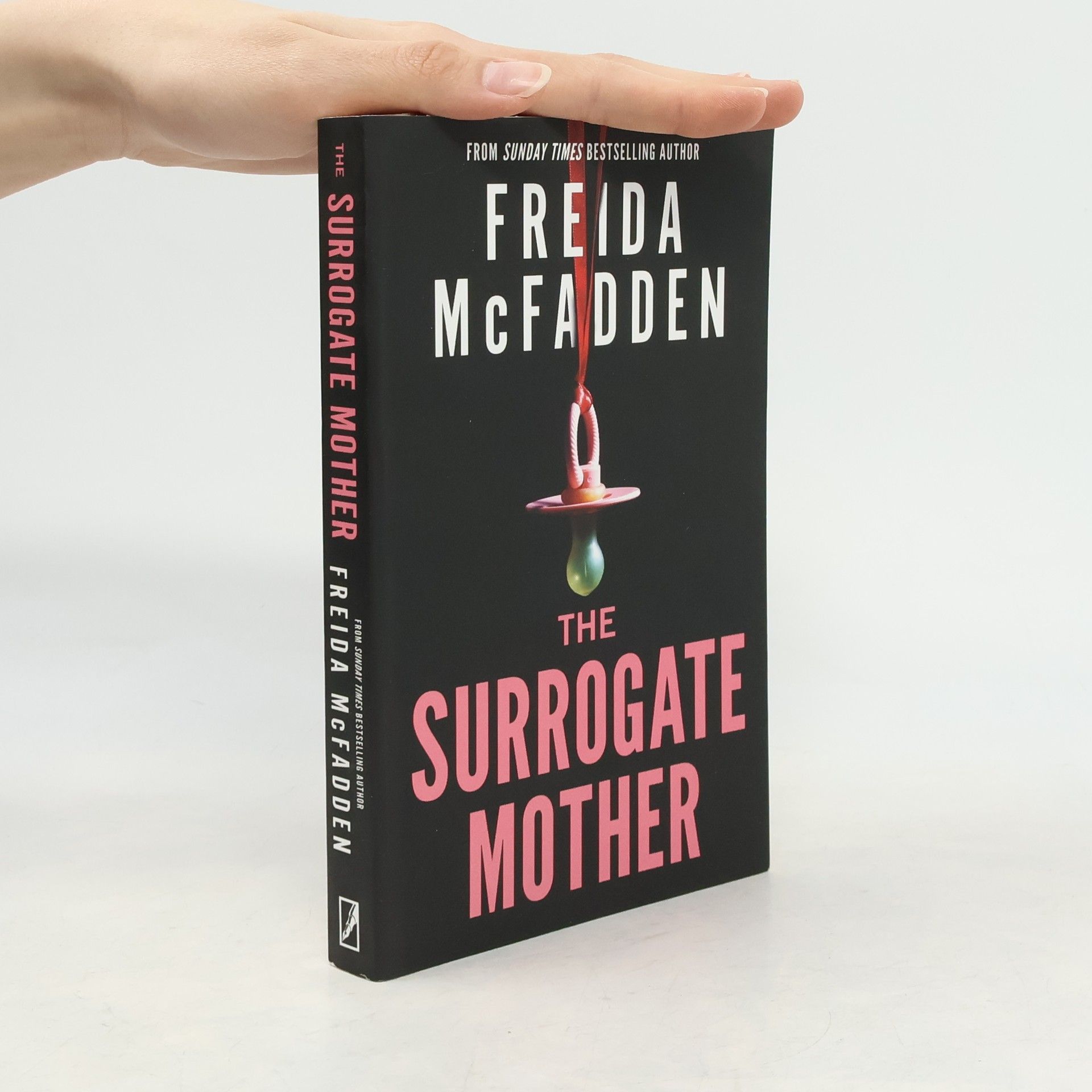 Freida McFadden The Surrogate Mother