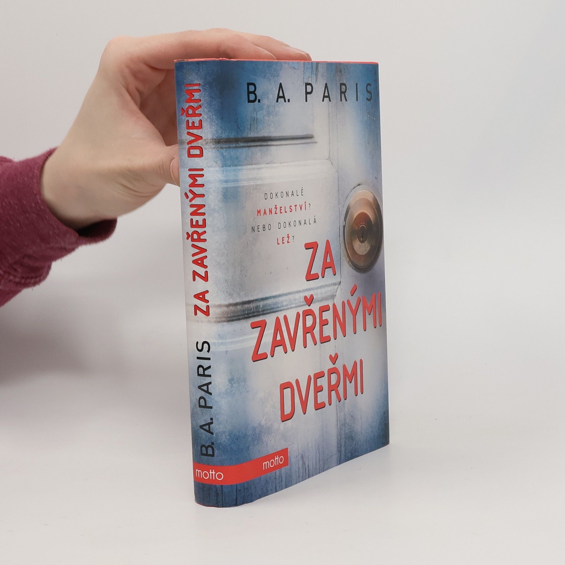 B.A. Paris Za zavřenými dveřmi