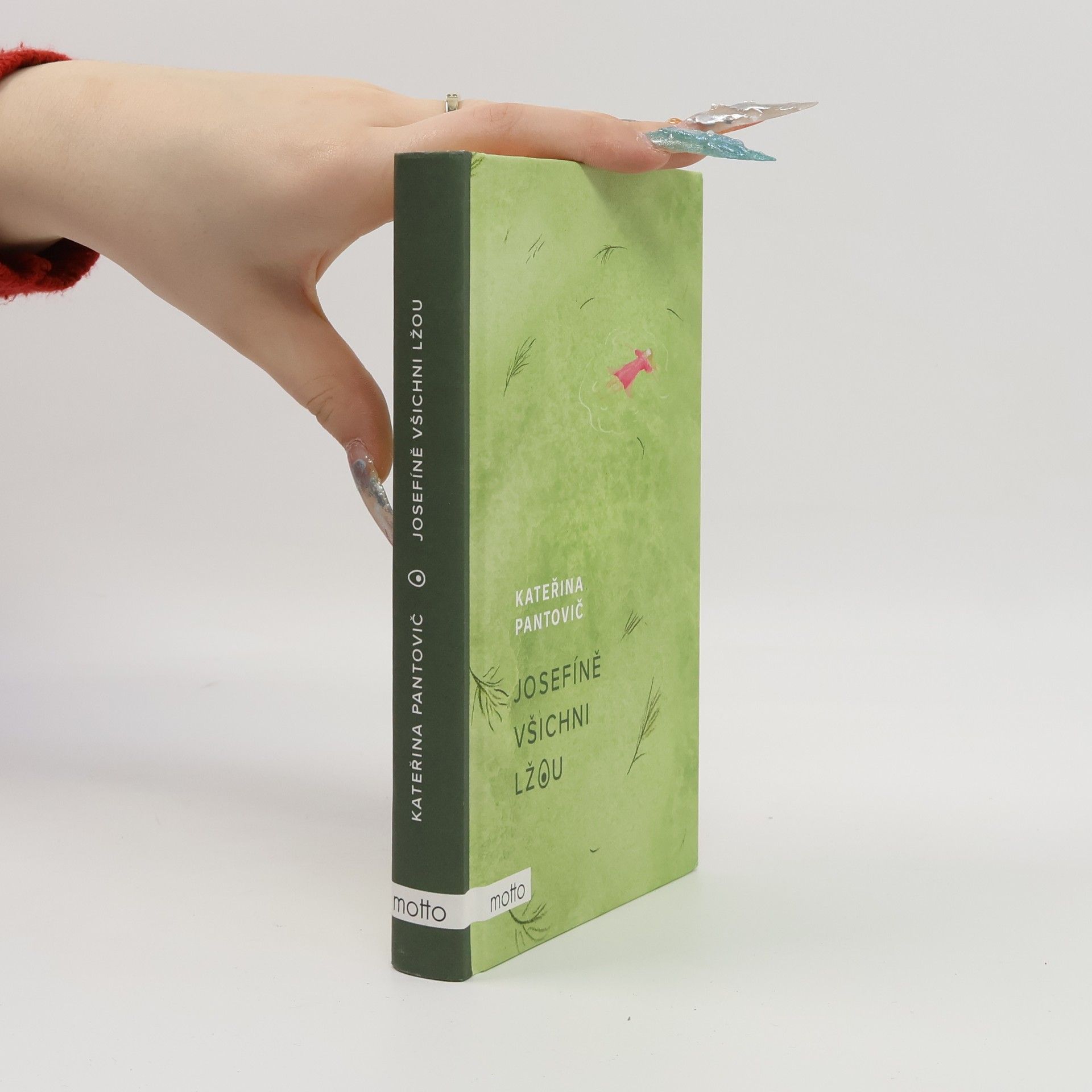 Josefíně všichni lžou