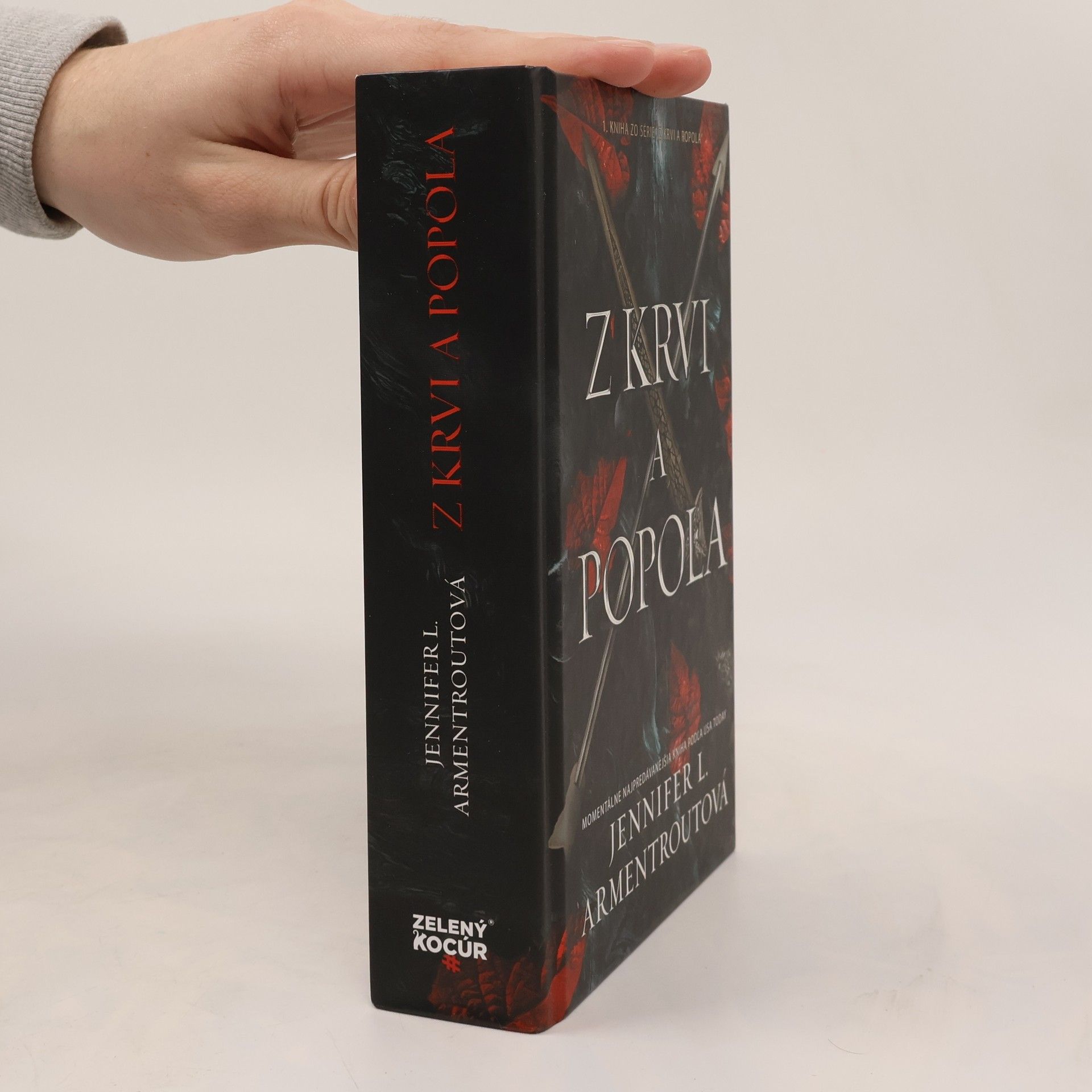 Jennifer Armentrout Z krvi popola