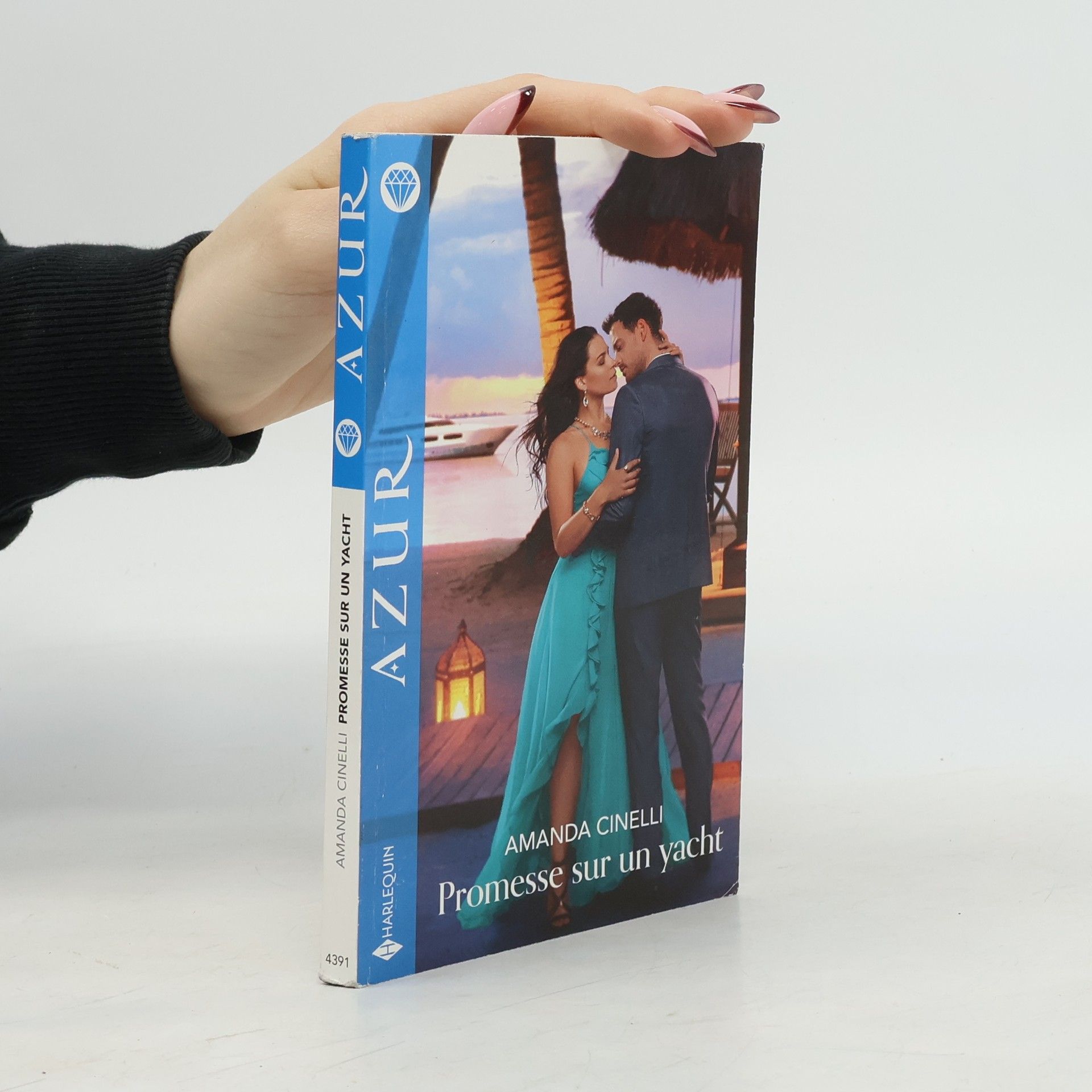 Amanda Cinelli Promesse sur yacht