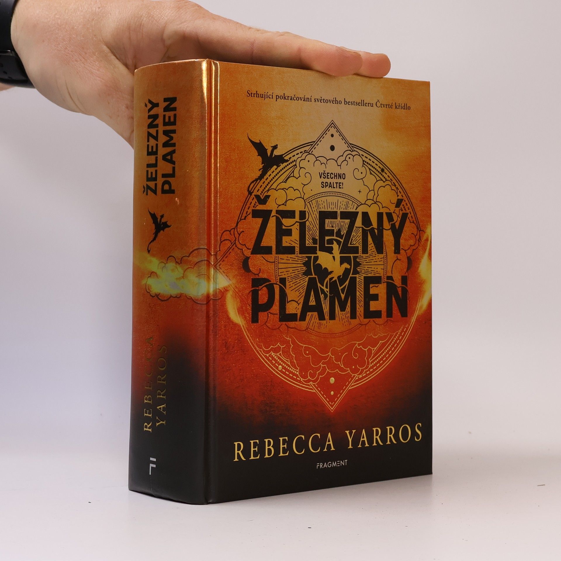 Rebecca Yarros Železný plamen