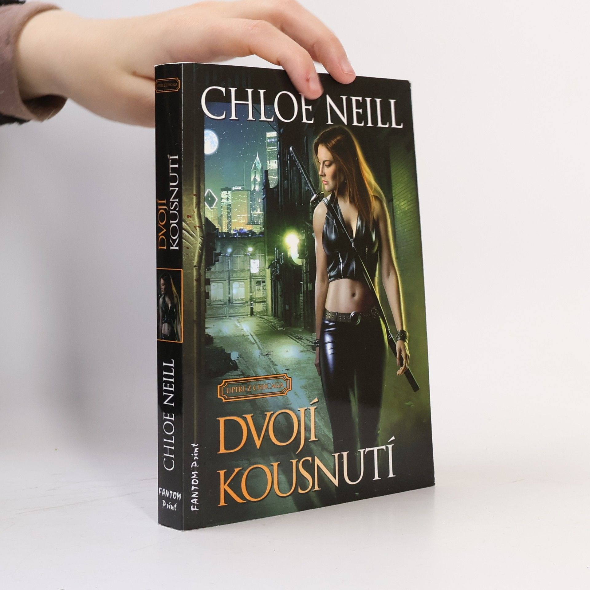 Chloe Neill Dvojí kousnutí. Upíři z Chicaga 3
