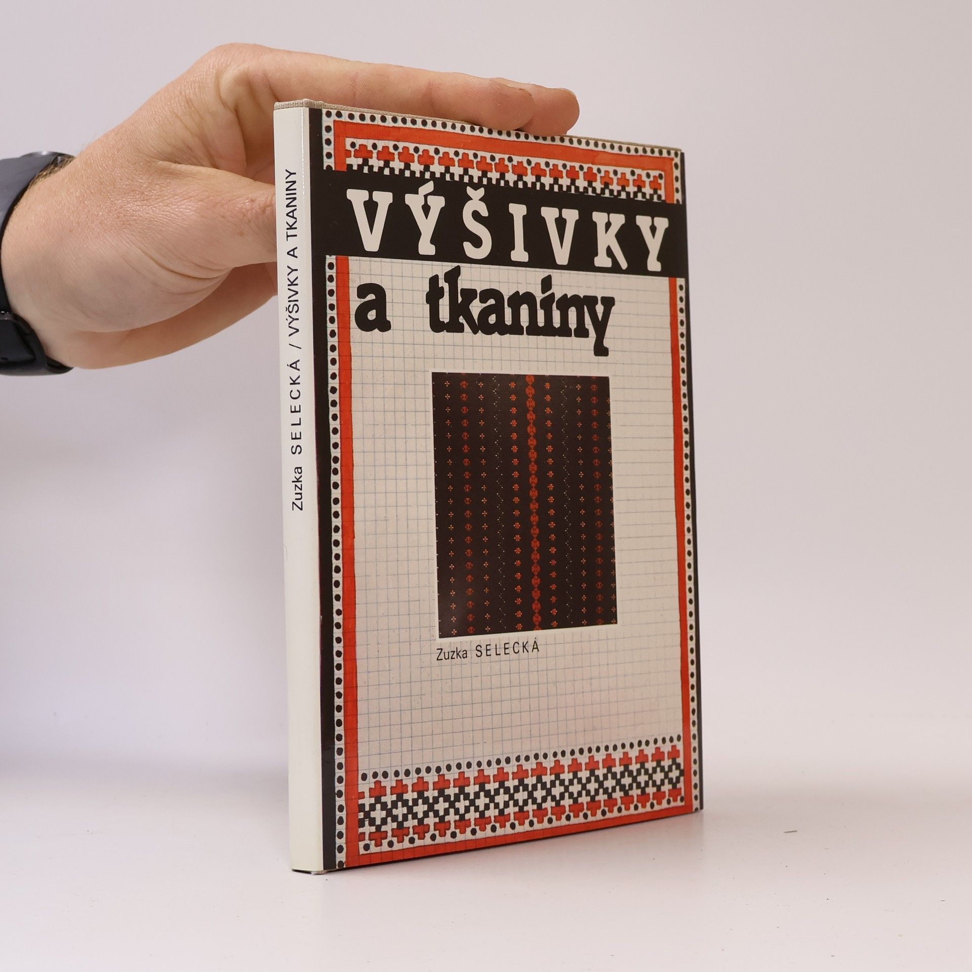 Zuzka Selecká Výšivky a tkaniny