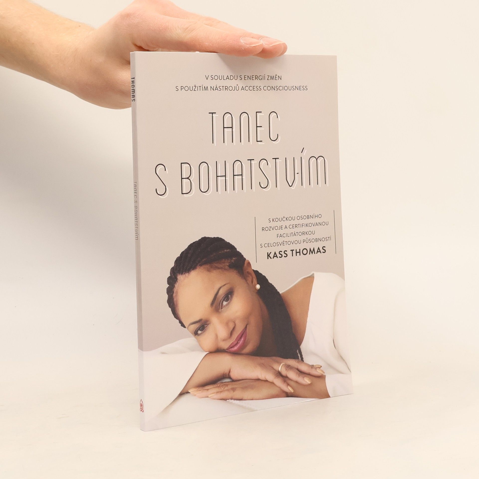 Kass Thomas Tanec s bohatstvím