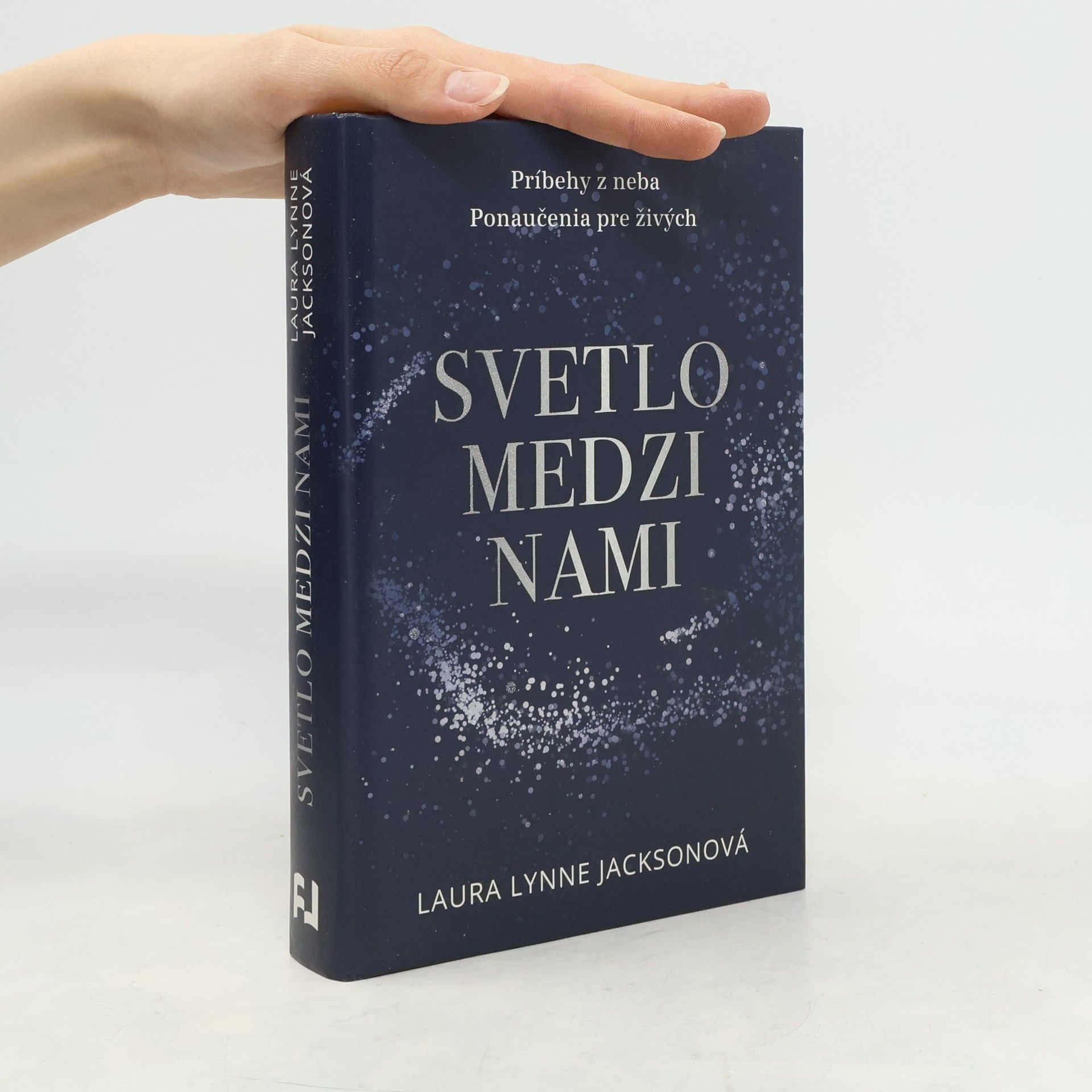 Laura Lynne Jackson Svetlo medzi nami