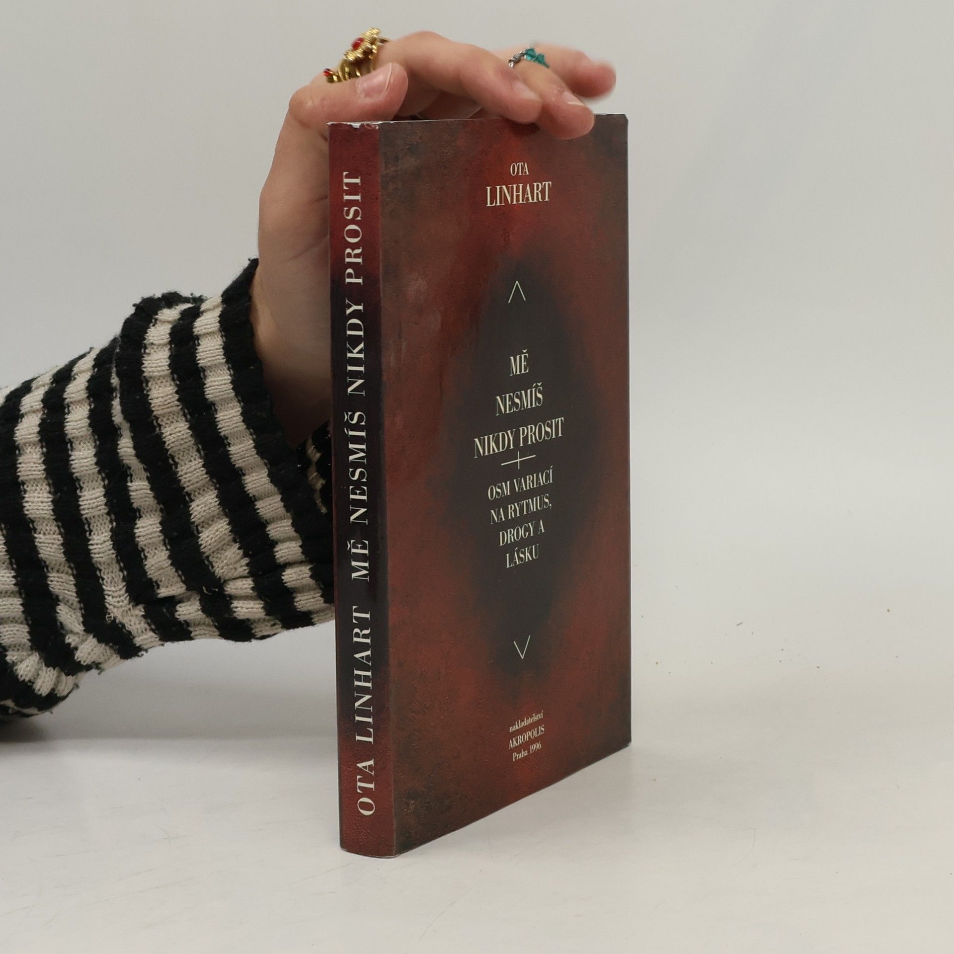 Oto Linhart Mě nesmíš nikdy prosit. Osm variací na rytmus, drogy a lásku.