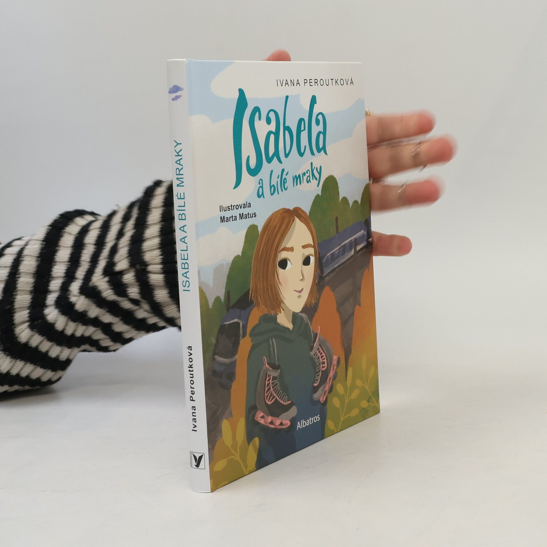 Peroutková Ivana Isabela a bílé mraky