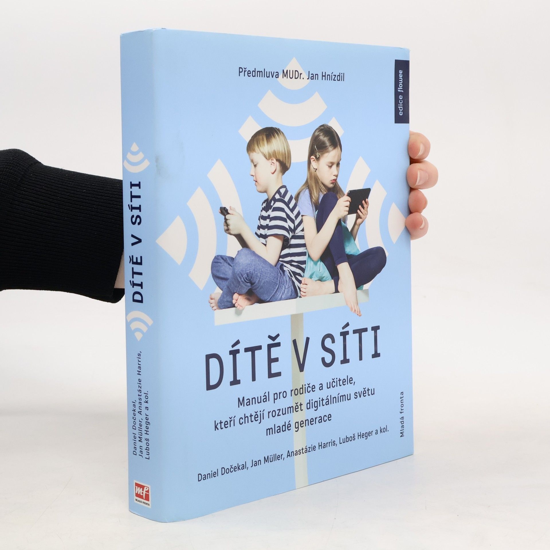 Daniel Dočekal Dítě v síti : manuál pro rodiče a učitele, kteří chtějí rozumět digitálnímu světu mladé generace