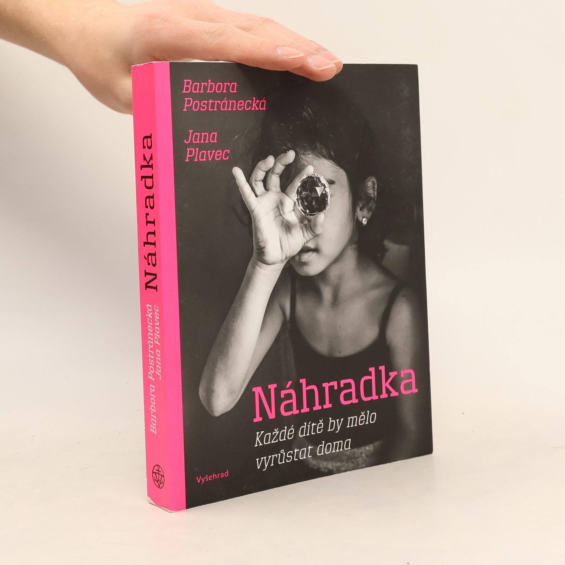 Barbora Postránecká Náhradka : každé dítě by mělo vyrůstat doma