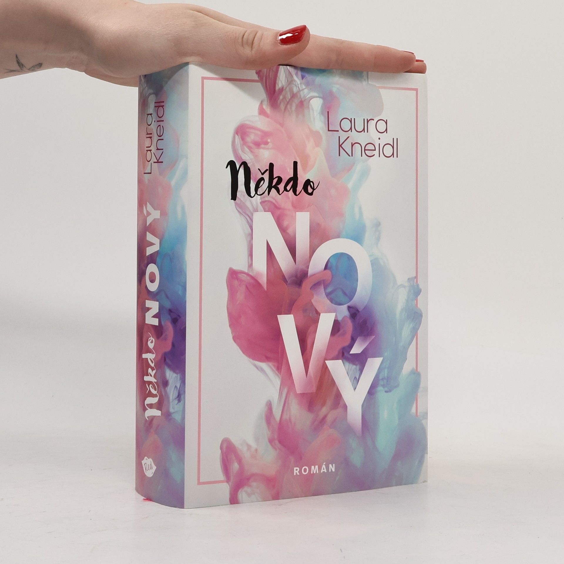 Laura Kneidl Někdo nový