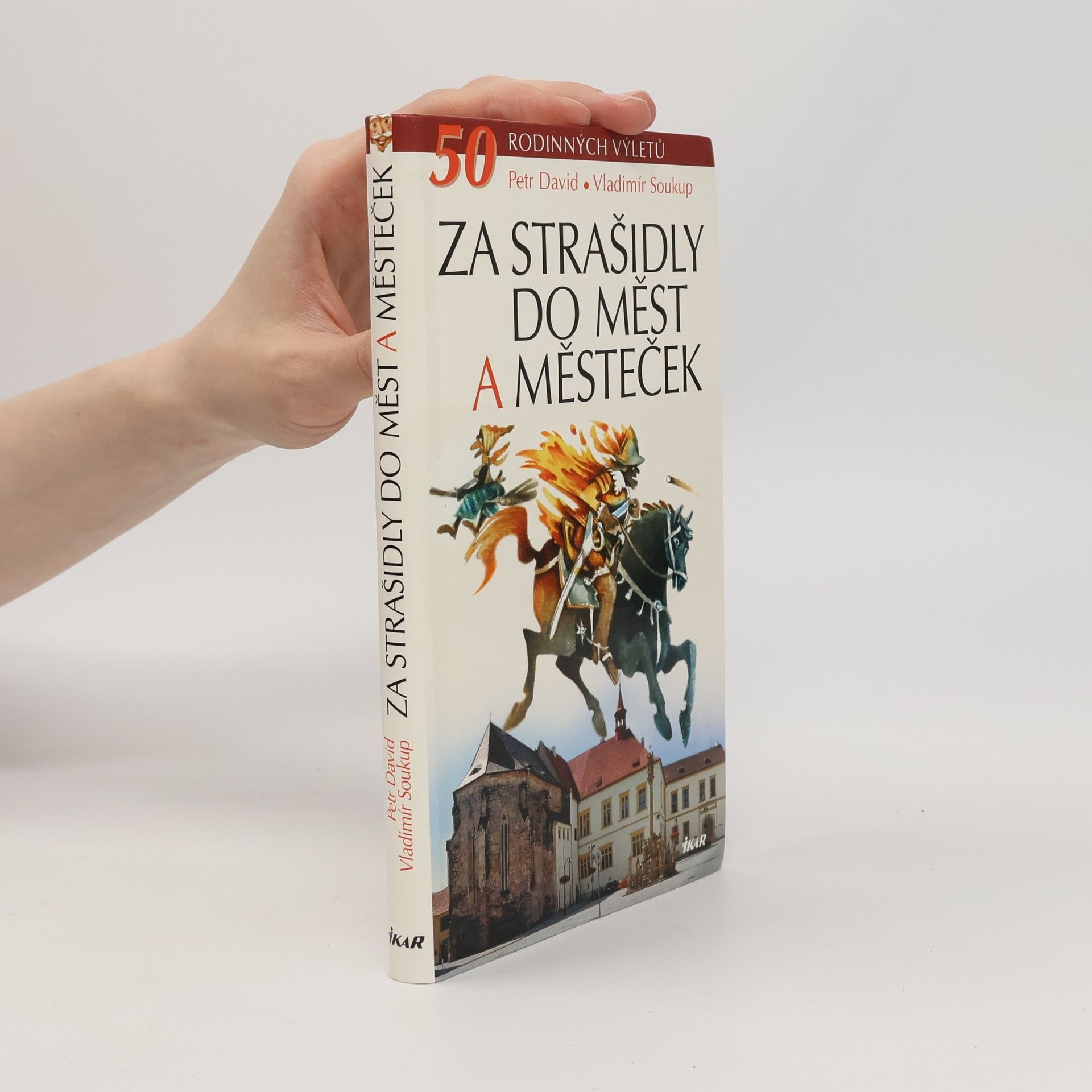 Petr David Za strašidly do měst a městeček