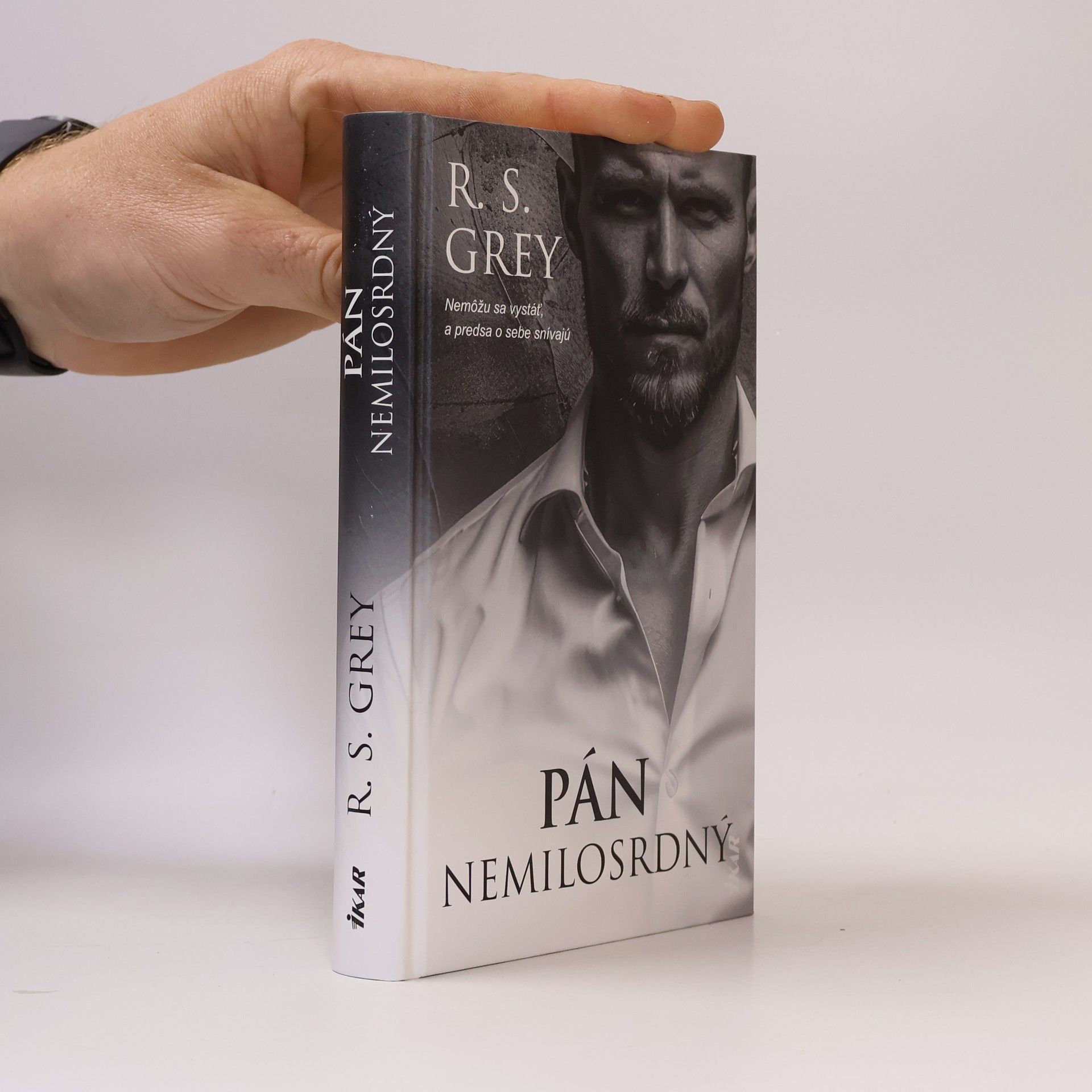 R. S. Grey Pán Nemilosrdný