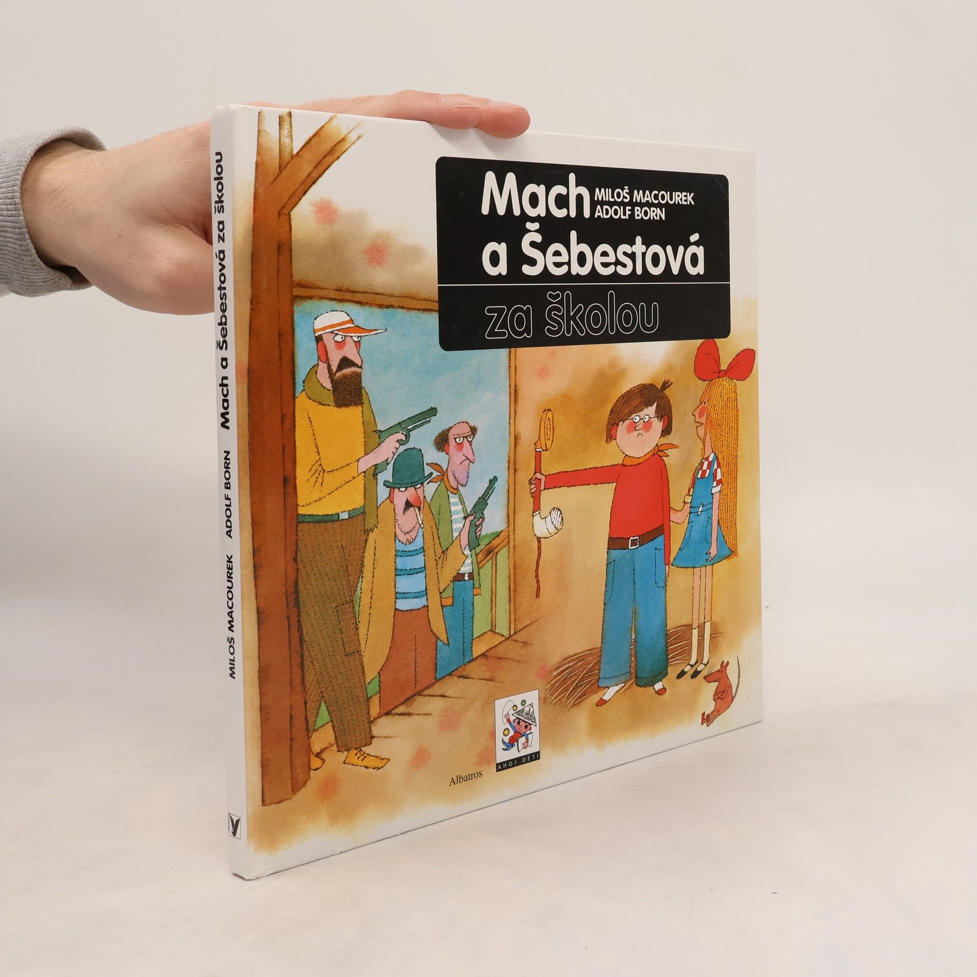 Miloš Macourek Mach a Šebestová za školou