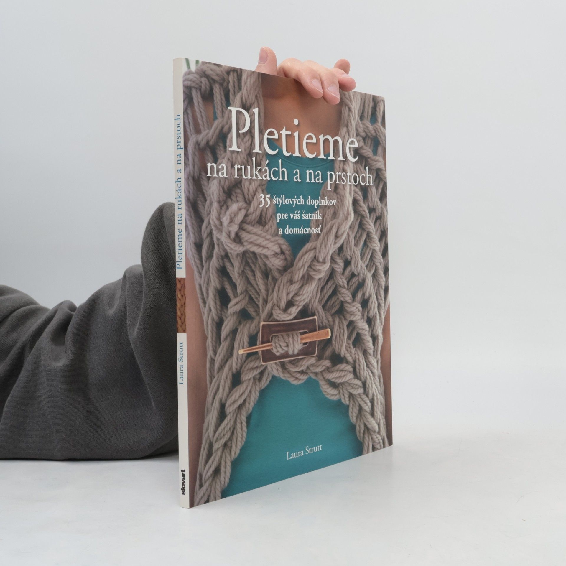 Pletieme na rukách a na prstoch: štýlových doplnkov pre váš šatník a domácnosť