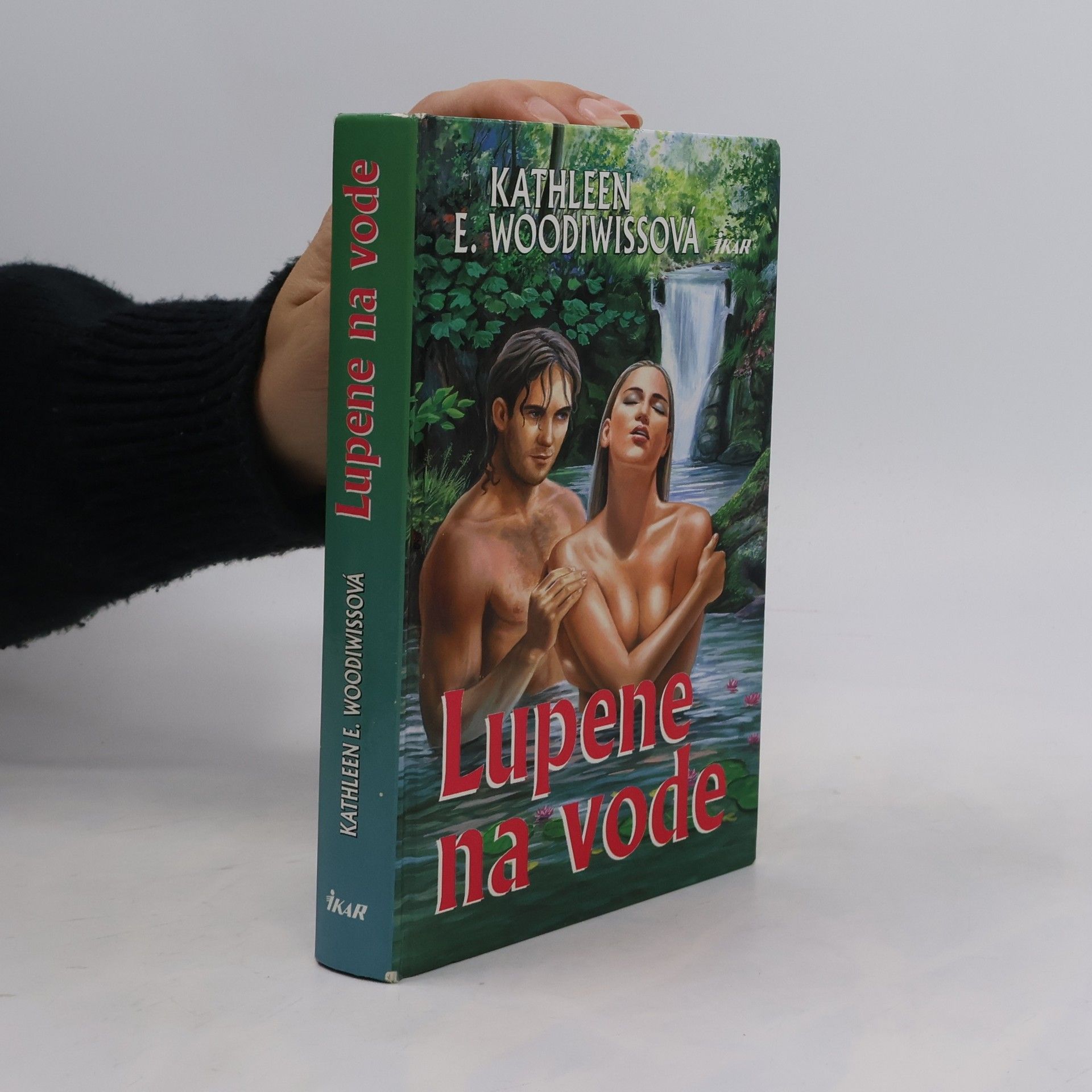 Kathleen E. Woodiwiss Lupene na vode