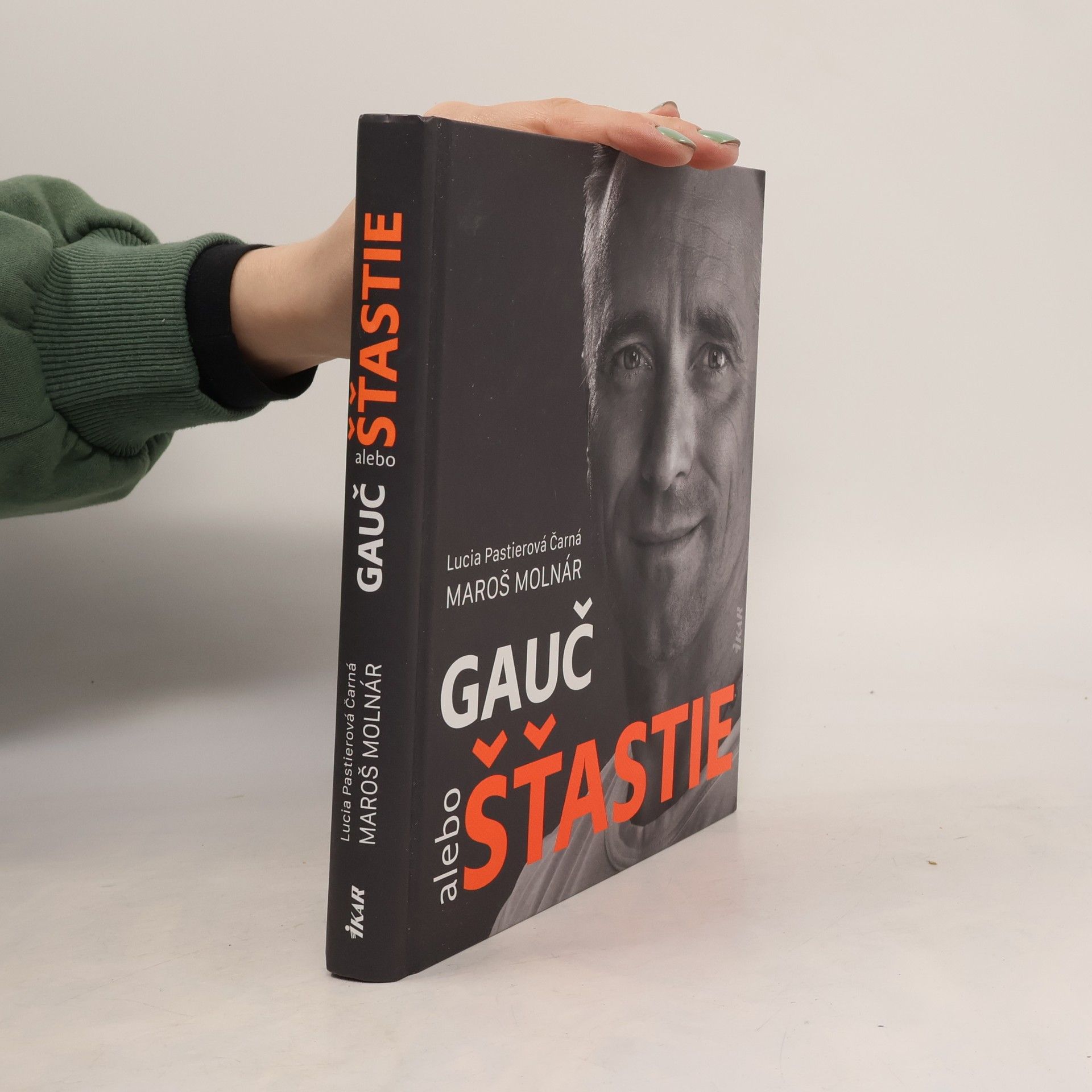 Lucia Pastierová Čarná Gauč alebo šťastie